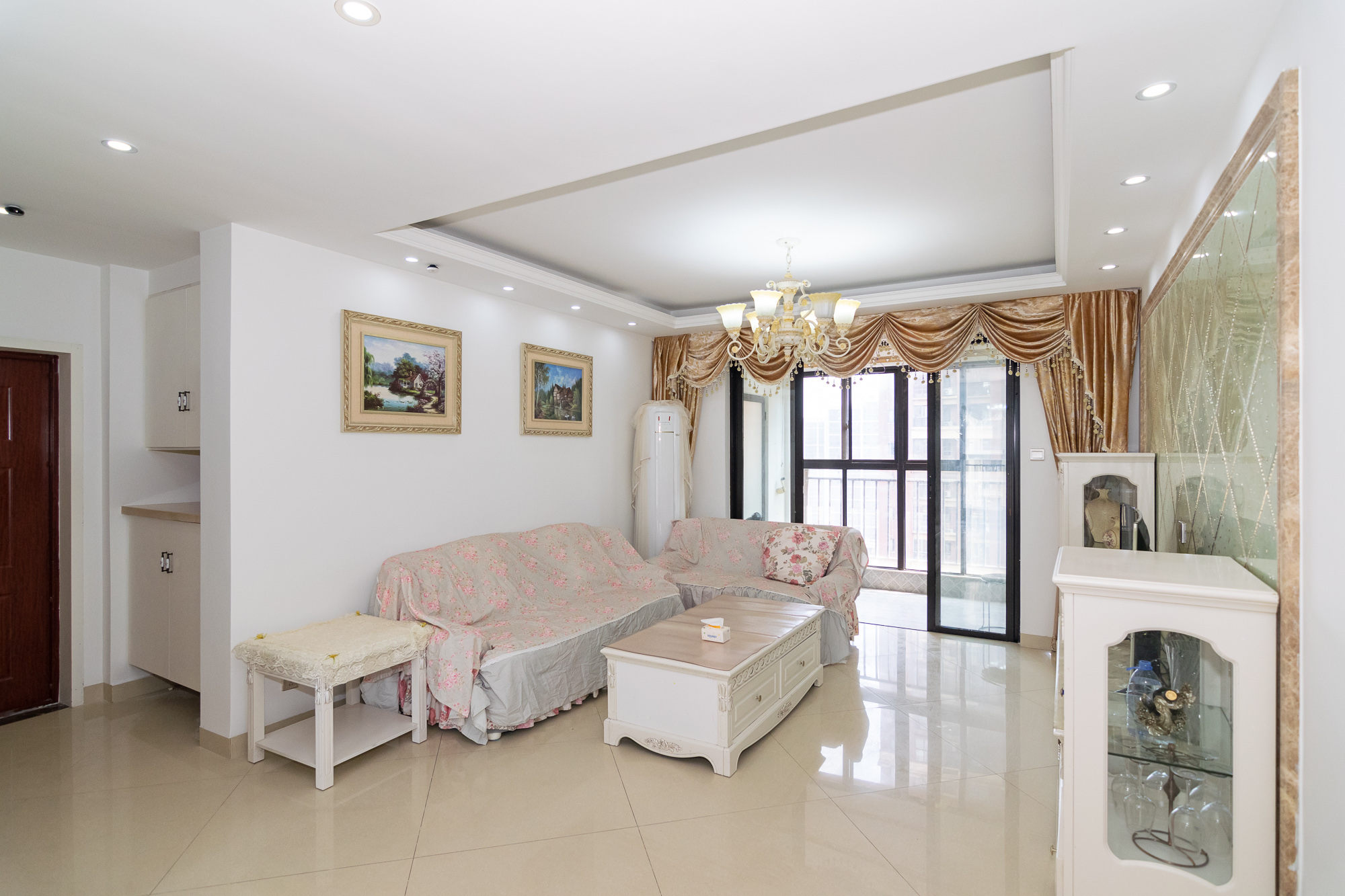 新城国际花都 3室2厅2卫 83.0万 新城国际花都 3室2厅2卫 83.0万客厅