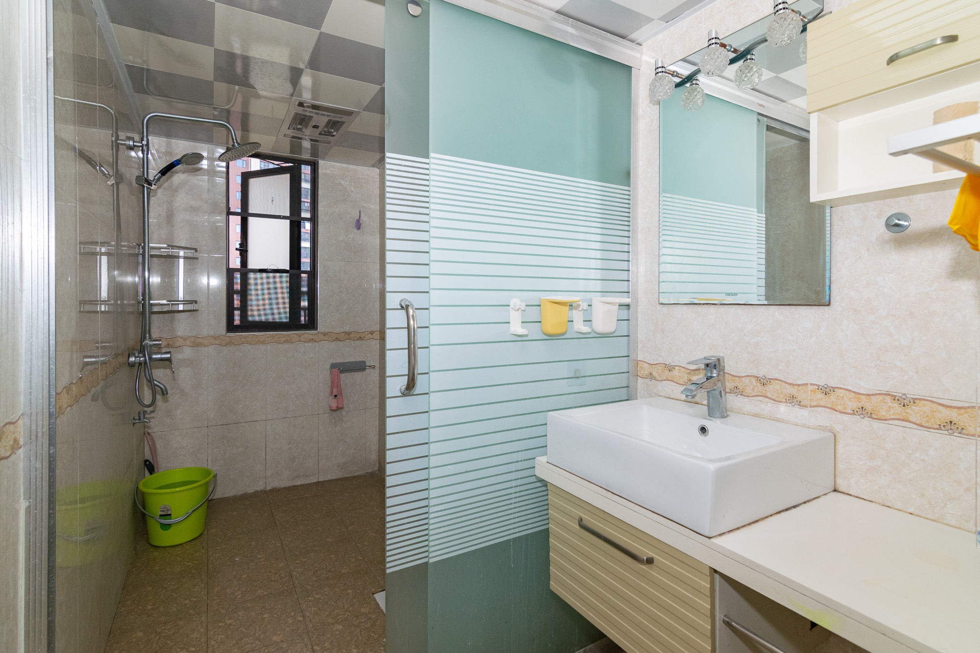 新城国际花都 3室2厅2卫 83.0万 新城国际花都 3室2厅2卫 83.0万卫生间