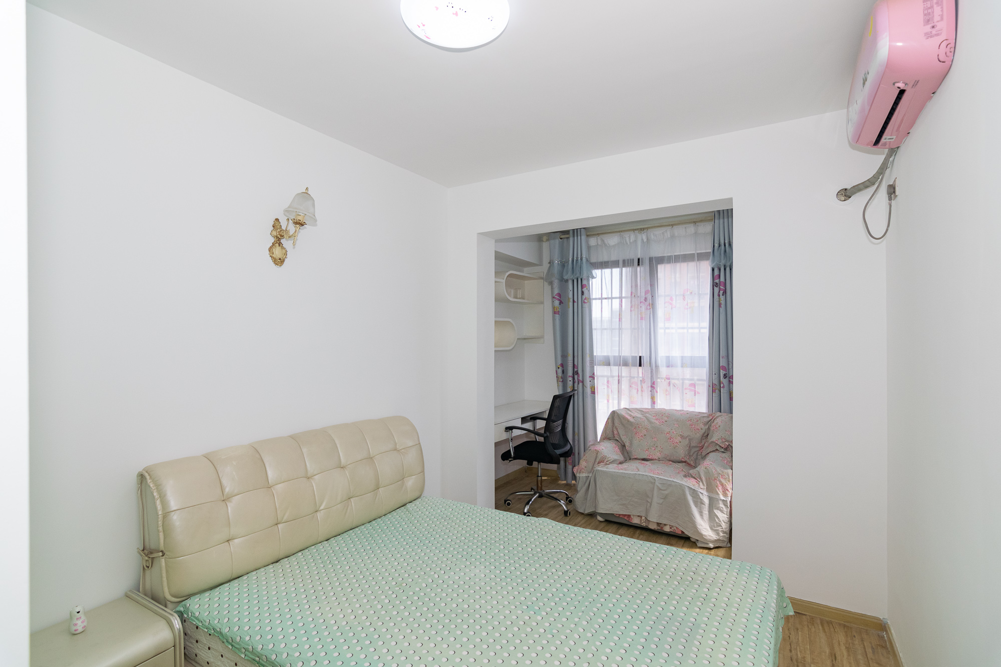 新城国际花都 3室2厅2卫 83.0万 新城国际花都 3室2厅2卫 83.0万卧室