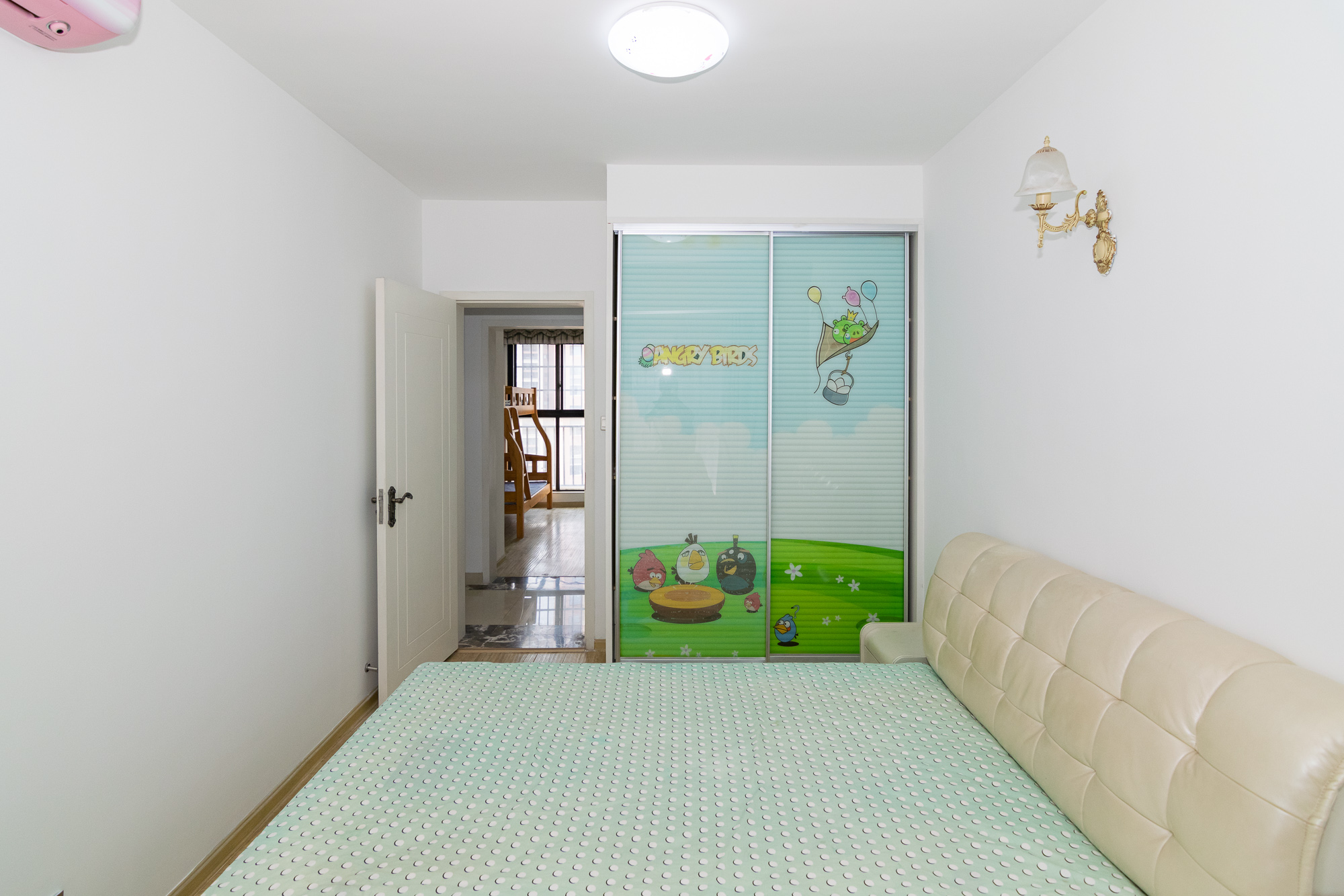 新城国际花都 3室2厅2卫 83.0万 新城国际花都 3室2厅2卫 83.0万卧室