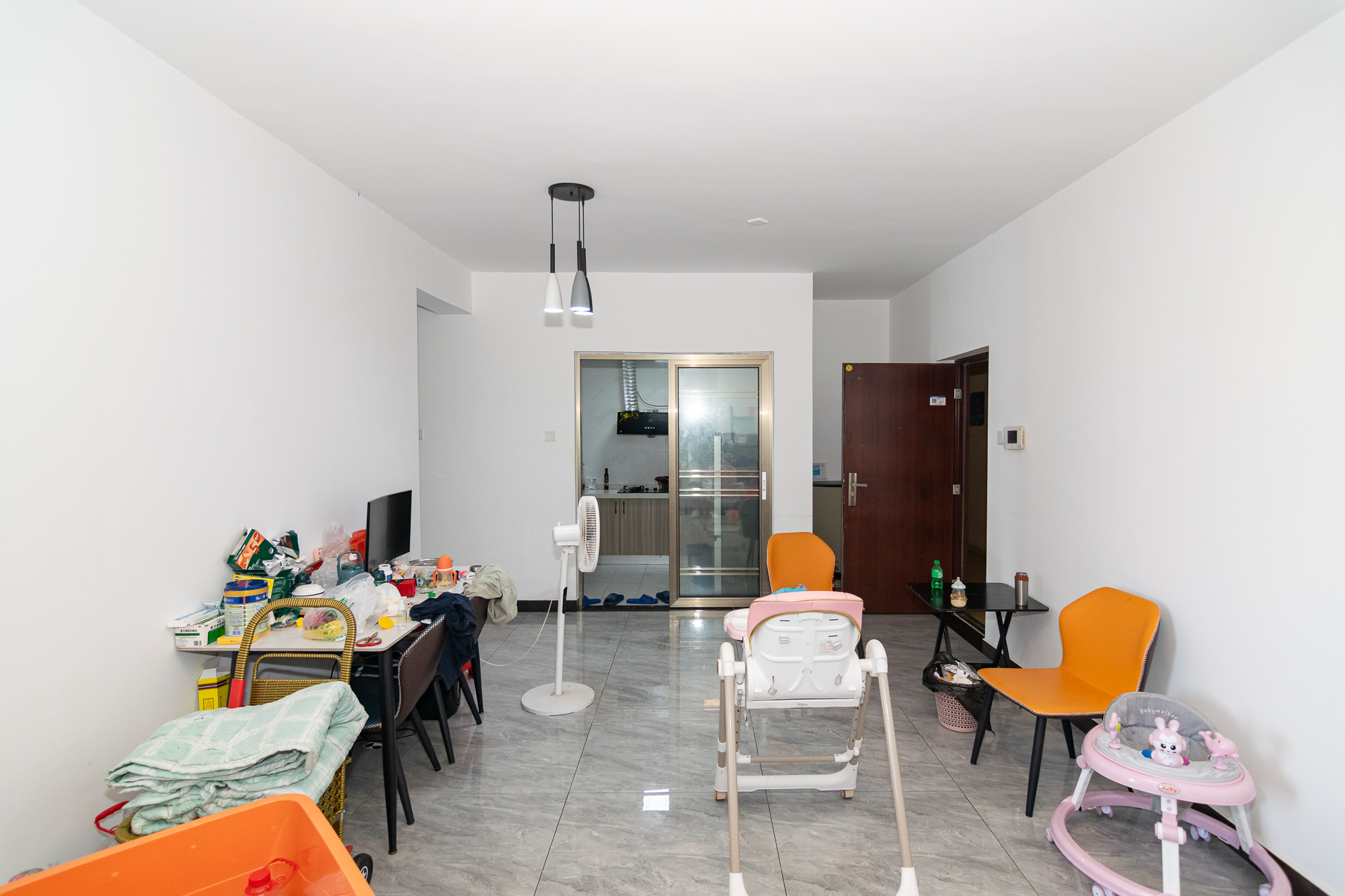 金地三千府(金地湖山樾、金地自在城) 3室2厅1卫 55.0万 金地三千府(金地湖山樾、金地自在城) 3室2厅1卫 55.0万客厅