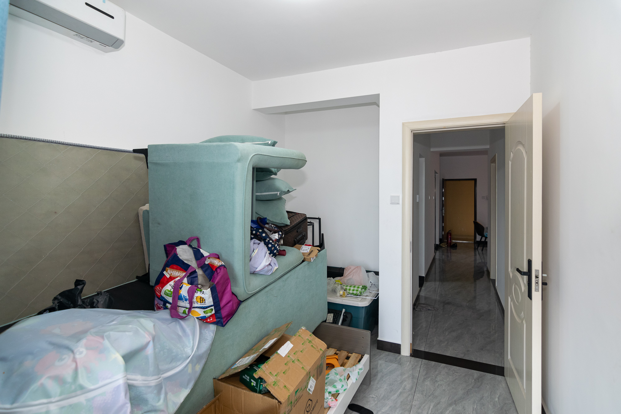 金地三千府(金地湖山樾、金地自在城) 3室2厅1卫 55.0万 金地三千府(金地湖山樾、金地自在城) 3室2厅1卫 55.0万卧室