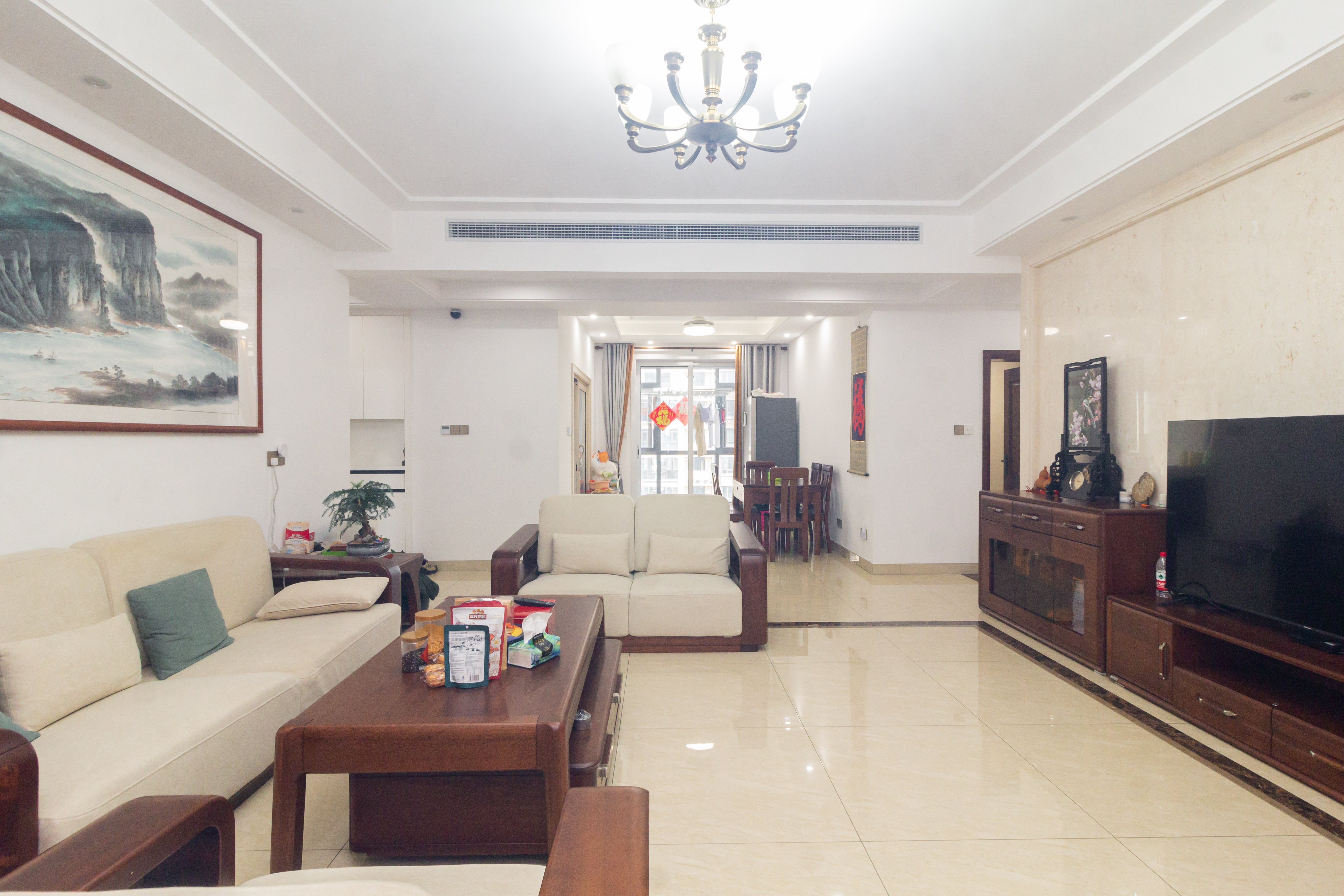 广悦星苑润园 5室2厅3卫 168.0万 广悦星苑润园 5室2厅3卫 168.0万客厅