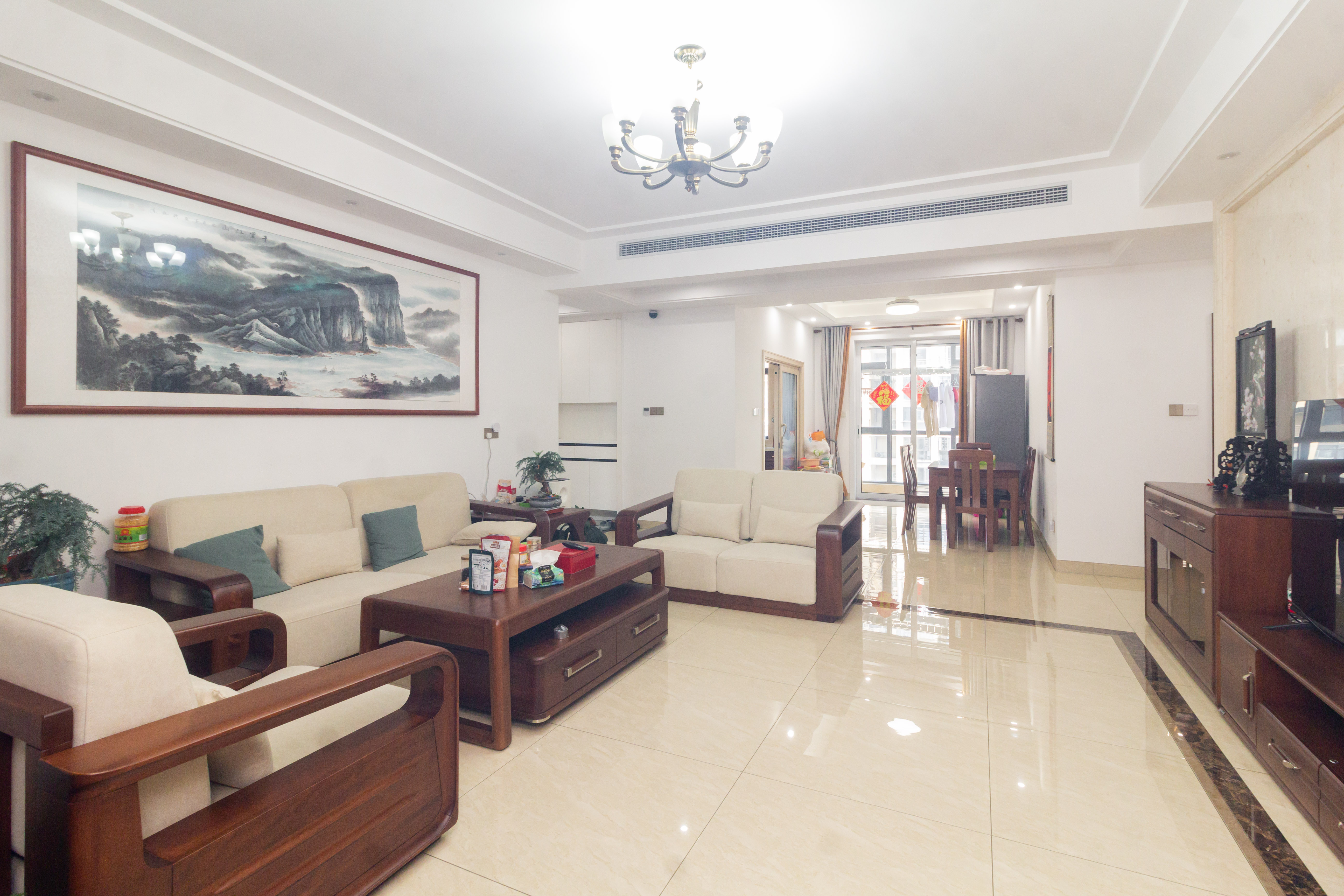 广悦星苑润园 5室2厅3卫 168.0万 广悦星苑润园 5室2厅3卫 168.0万客厅