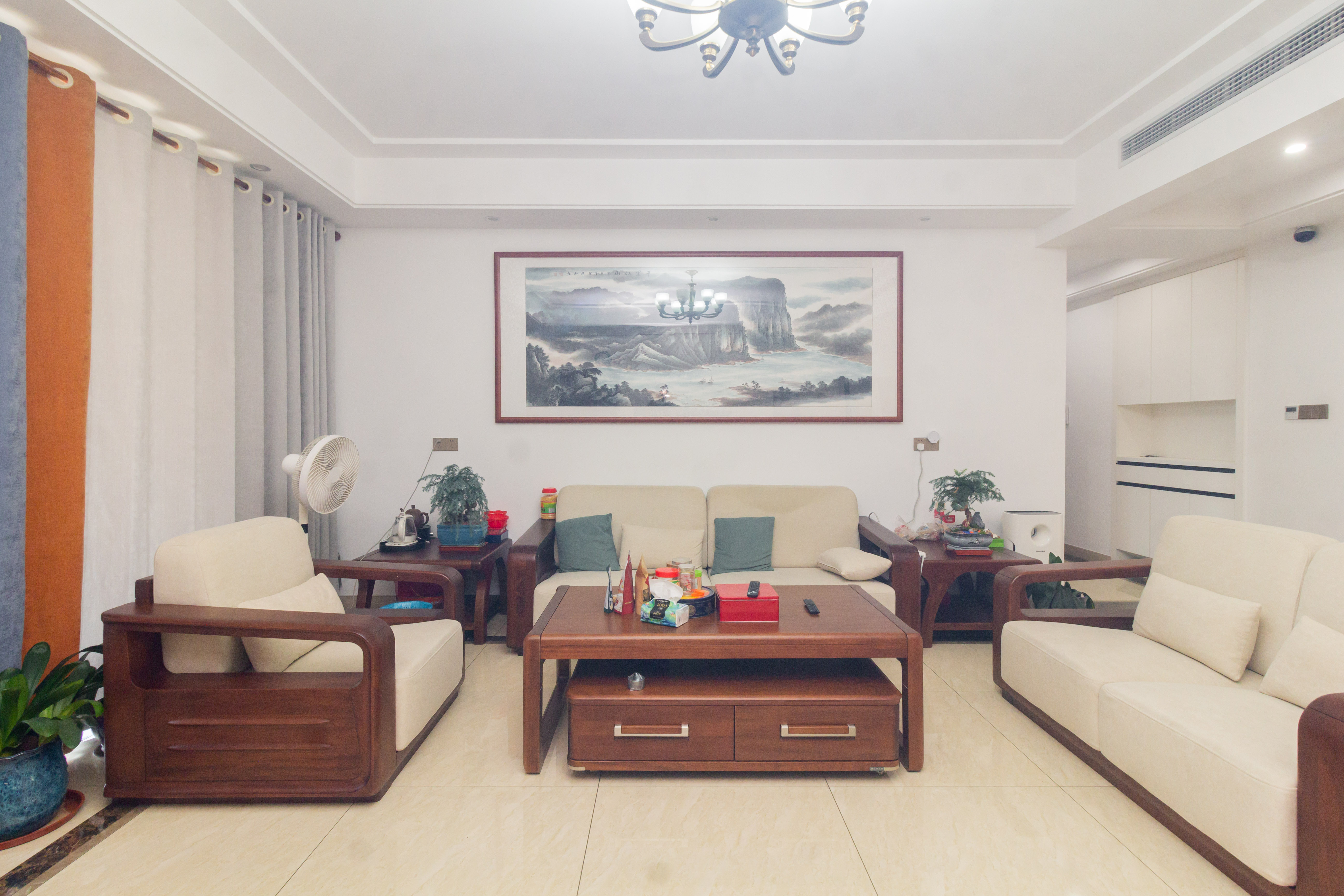 广悦星苑润园 5室2厅3卫 168.0万 广悦星苑润园 5室2厅3卫 168.0万客厅