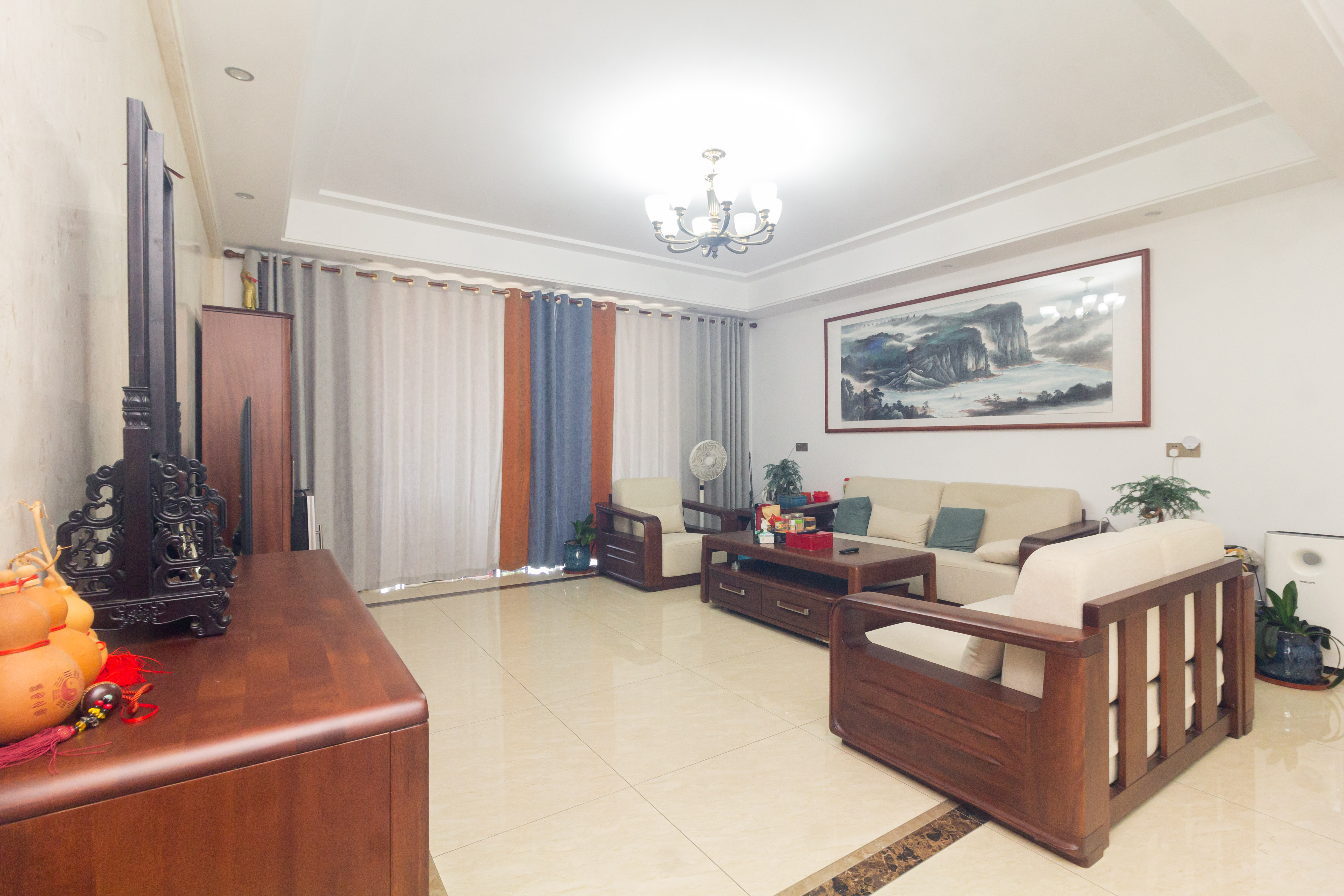 广悦星苑润园 5室2厅3卫 168.0万 广悦星苑润园 5室2厅3卫 168.0万客厅