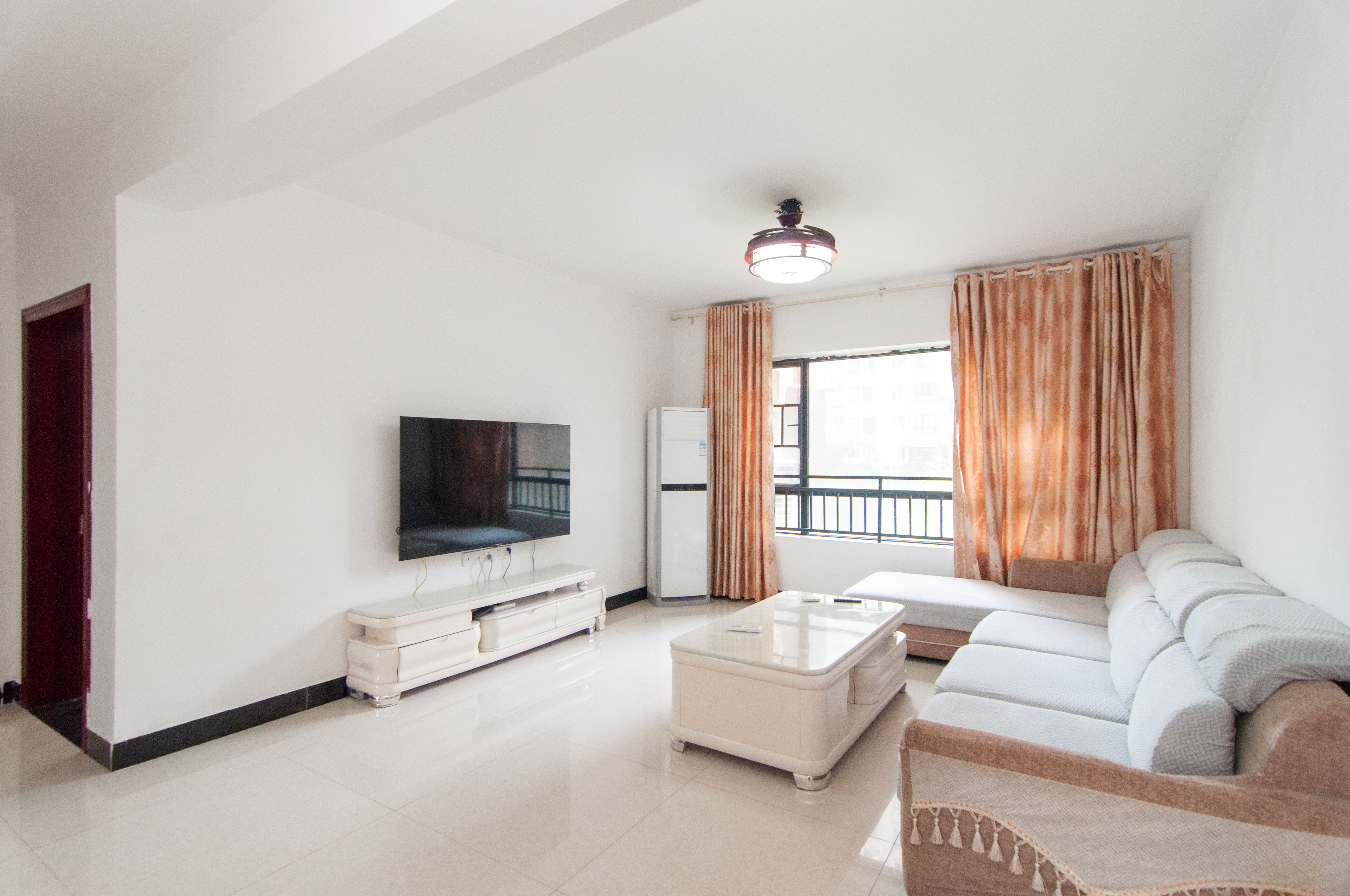 中海梅溪湖壹号  3室2厅2卫    159.0万客厅