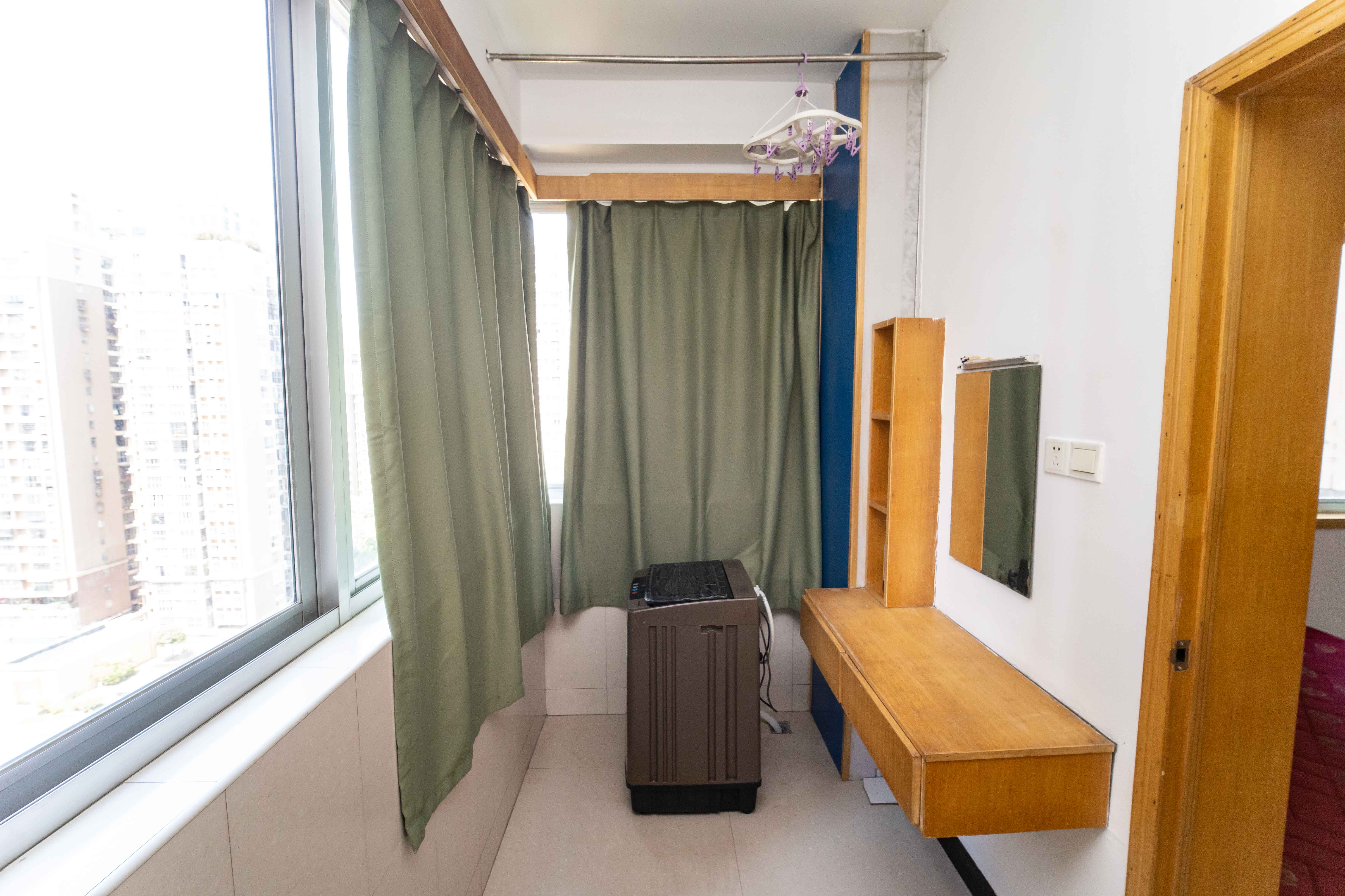 上河国际B座  1室1厅1卫   48.00万阳台