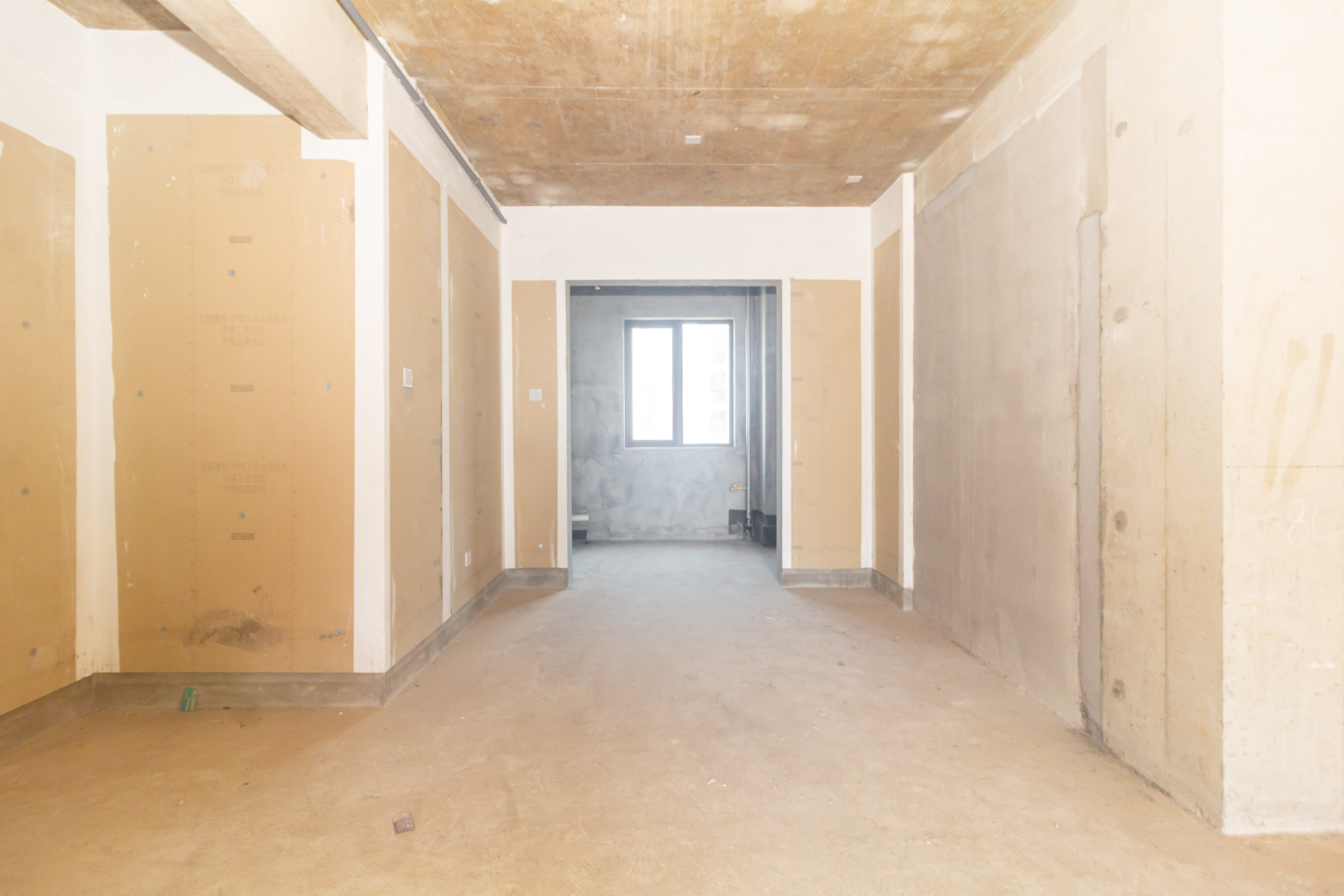 龙湖碧桂园天宸原著 4室2厅2卫 148.0万 龙湖碧桂园天宸原著 4室2厅2卫 148.0万客厅