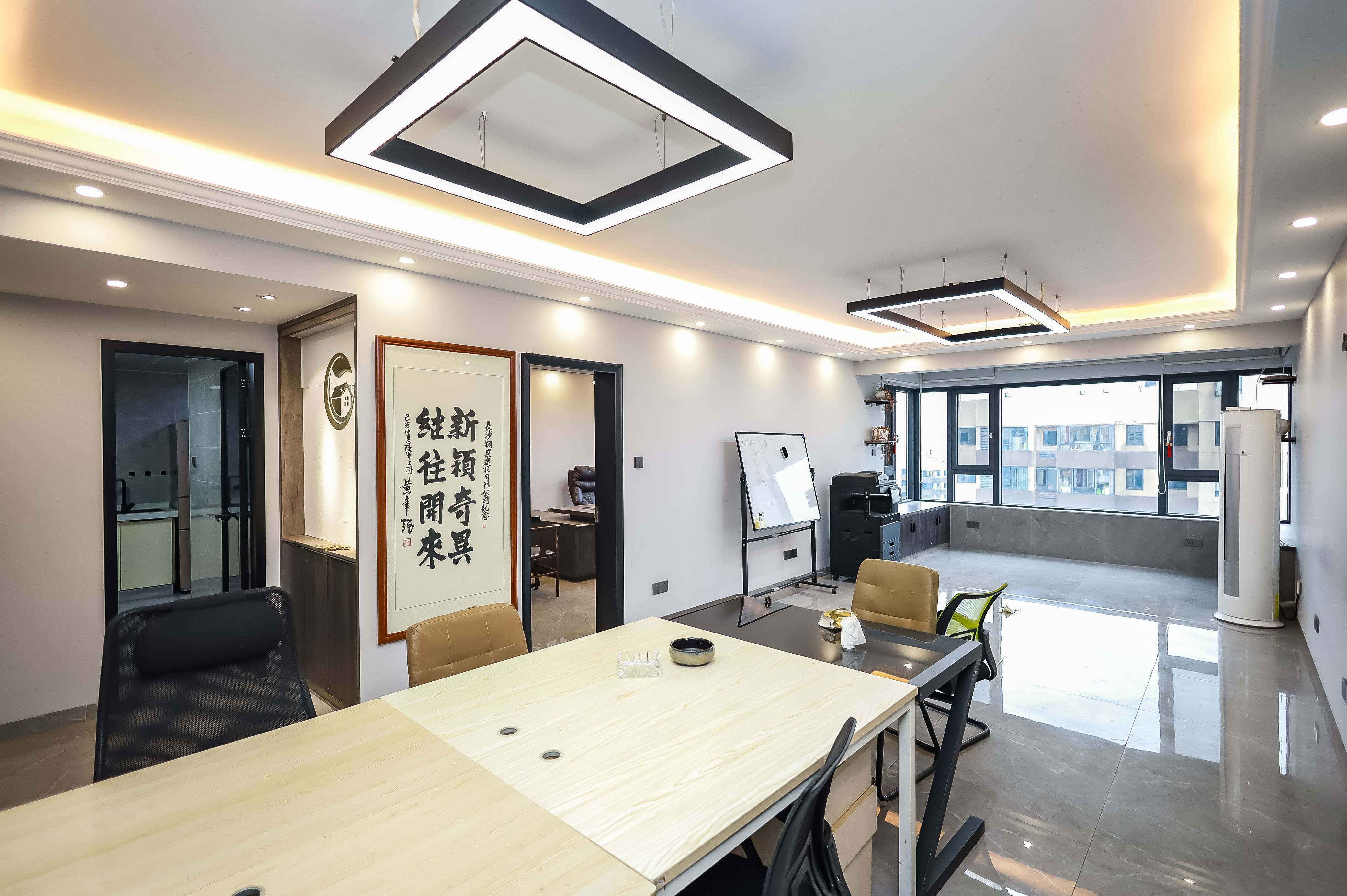长房云时代  3室2厅2卫   118.00万客厅