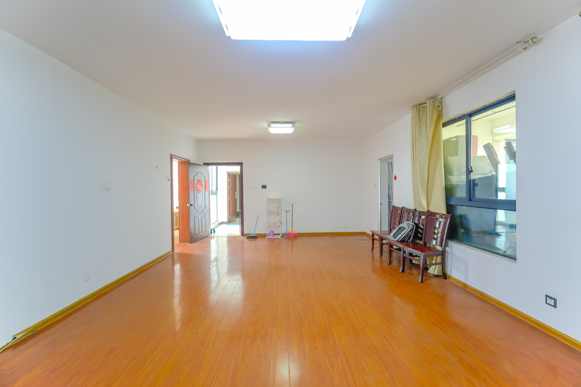 花样年华  4室2厅2卫    95.0万 花样年华  4室2厅2卫    95.0万客厅