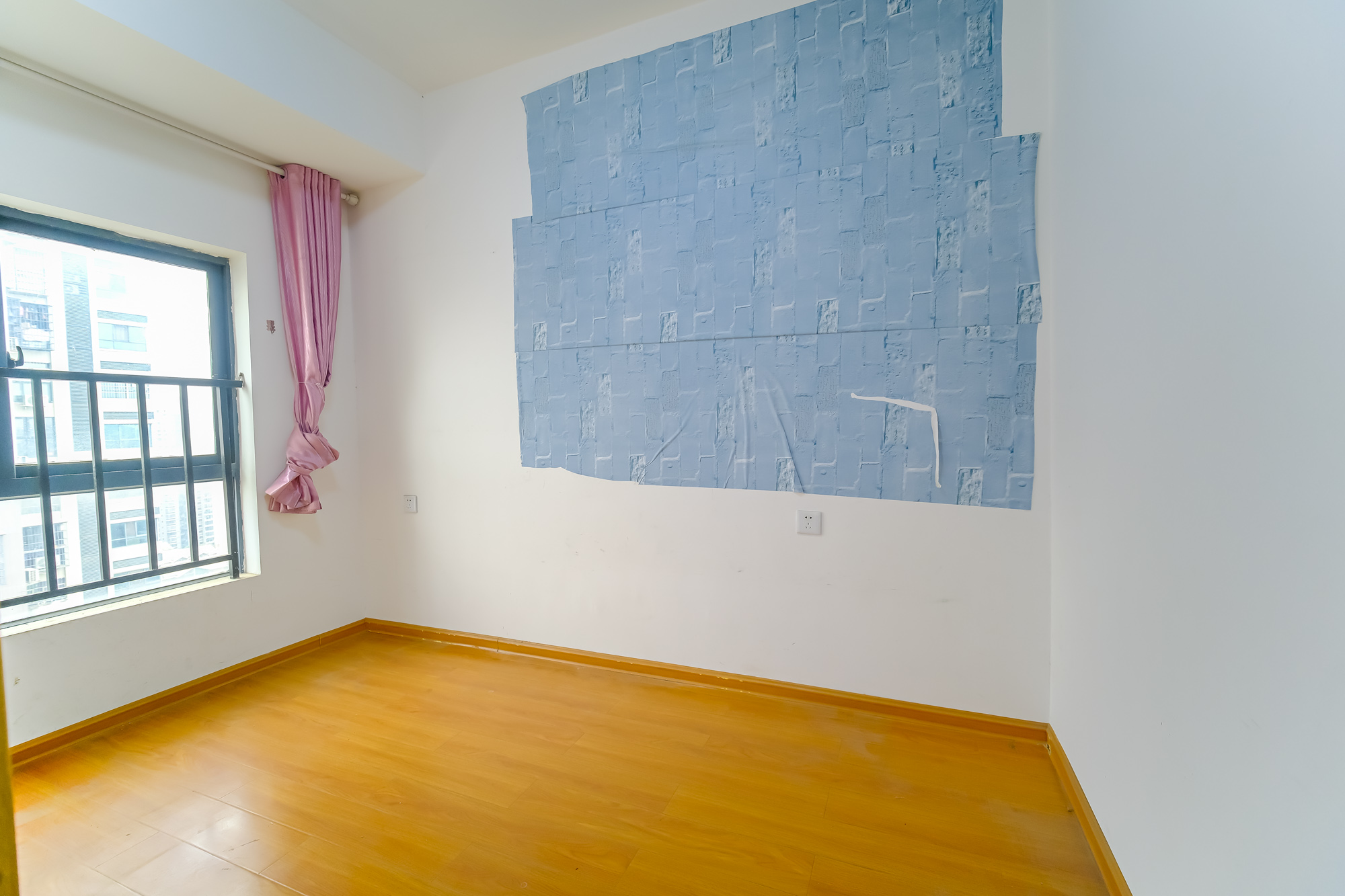 花样年华  4室2厅2卫    95.0万 花样年华  4室2厅2卫    95.0万卧室