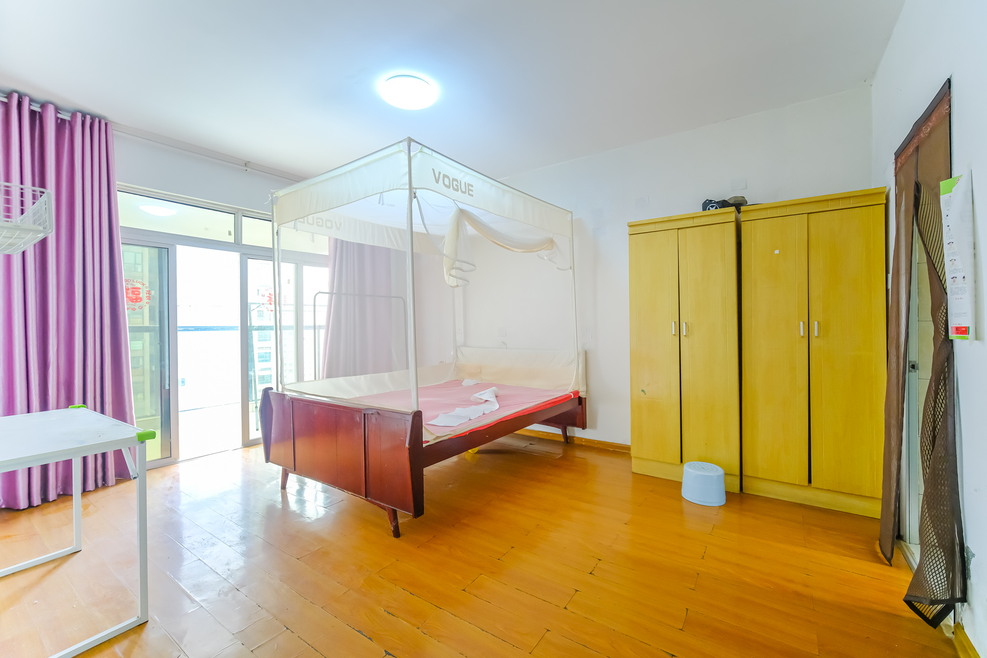 花样年华  4室2厅2卫    95.0万 花样年华  4室2厅2卫    95.0万卧室