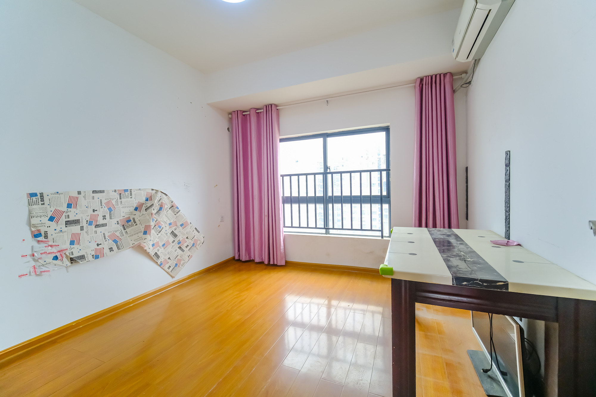 花样年华  4室2厅2卫    95.0万 花样年华  4室2厅2卫    95.0万卧室