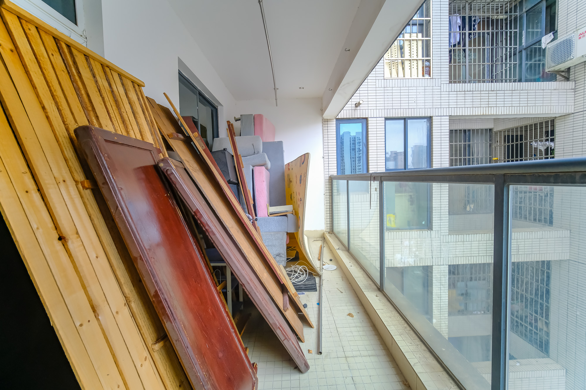 花样年华  4室2厅2卫    95.0万 花样年华  4室2厅2卫    95.0万阳台