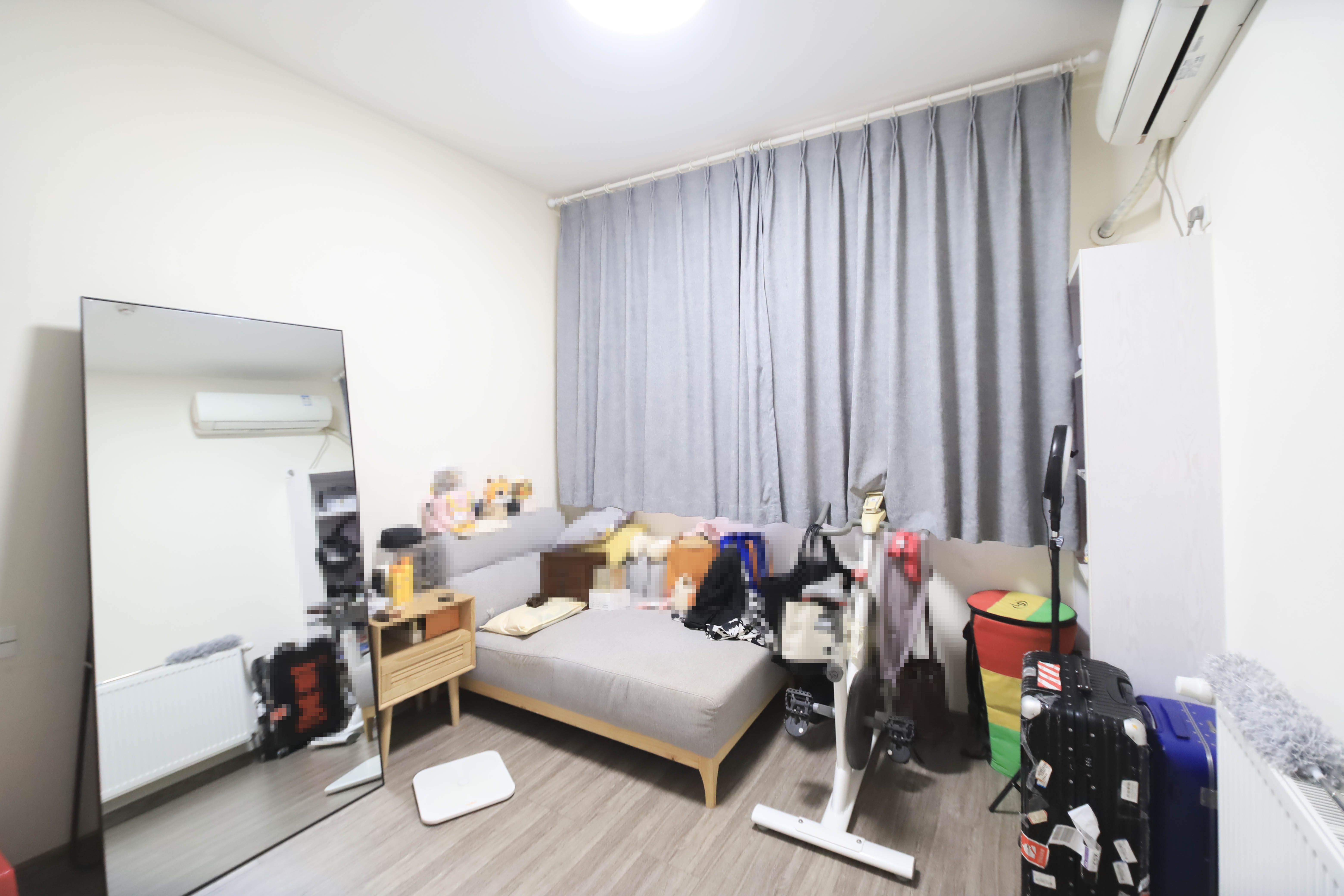 长房半岛蓝湾（观山月）  2室2厅1卫   70.00万卧室