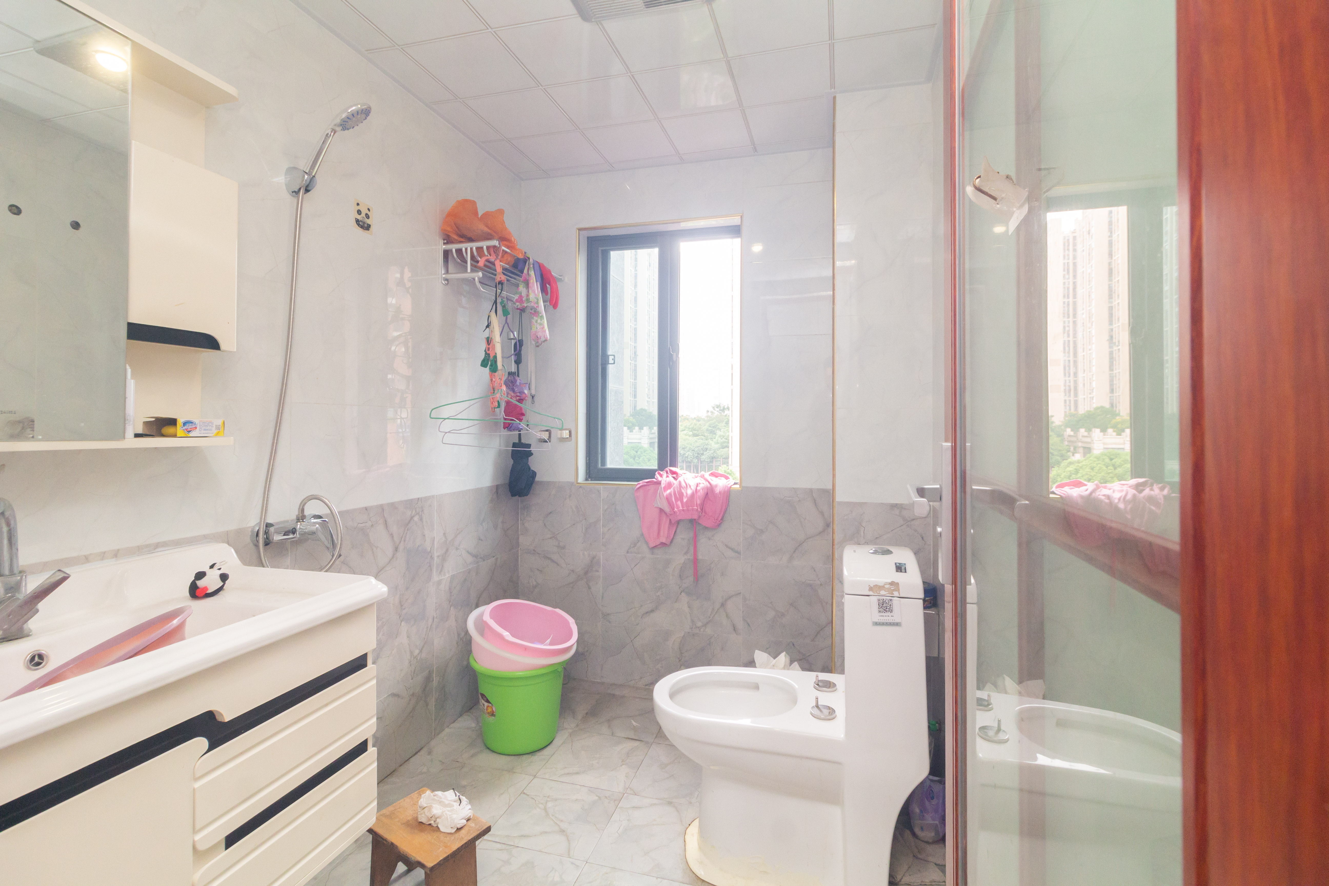 辉宏橄榄城  4室2厅2卫    76.8万 辉宏橄榄城  4室2厅2卫    76.8万卫生间