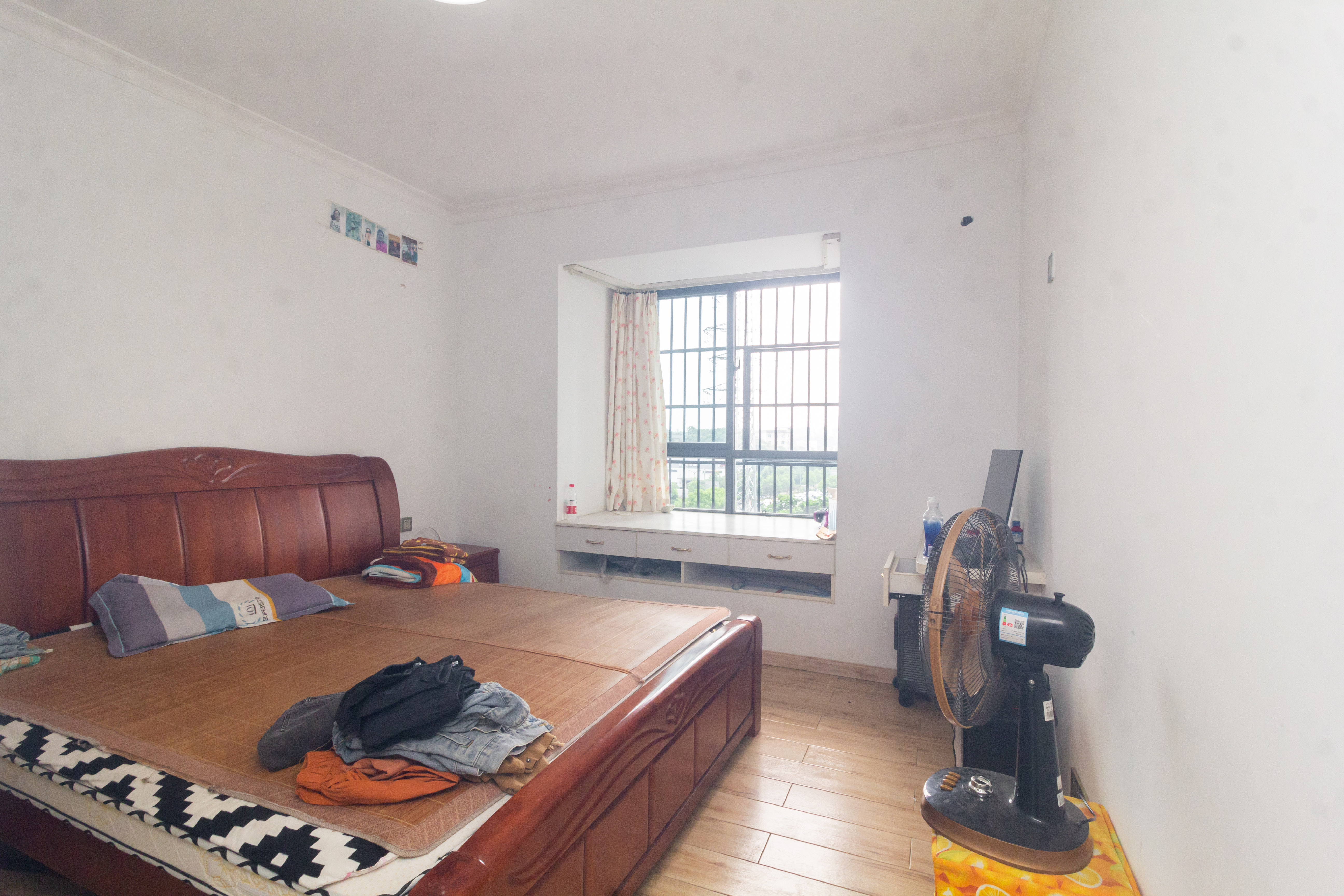 辉宏橄榄城  4室2厅2卫    76.8万 辉宏橄榄城  4室2厅2卫    76.8万卧室