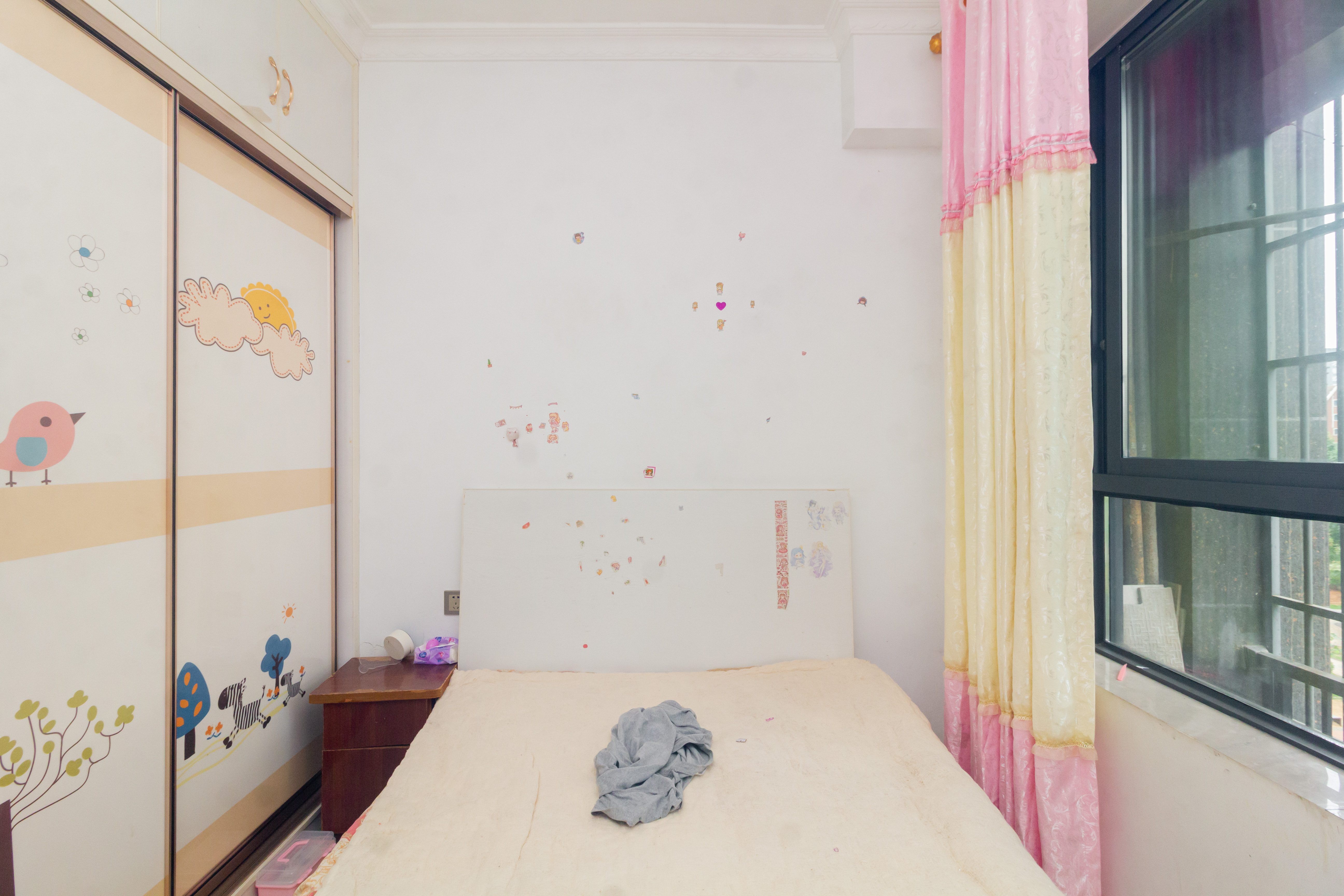 辉宏橄榄城  4室2厅2卫    76.8万 辉宏橄榄城  4室2厅2卫    76.8万卧室