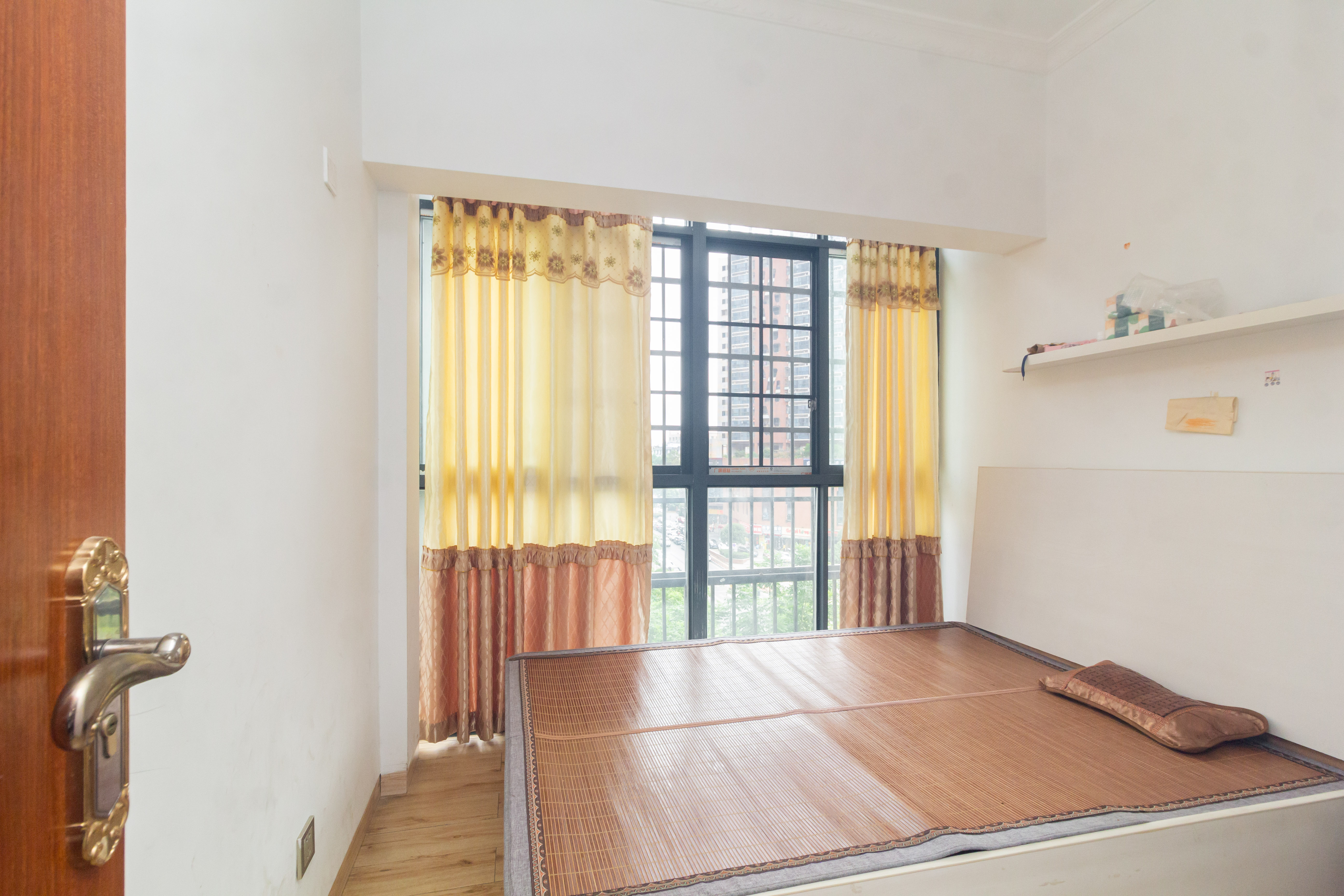 辉宏橄榄城  4室2厅2卫    76.8万 辉宏橄榄城  4室2厅2卫    76.8万卧室