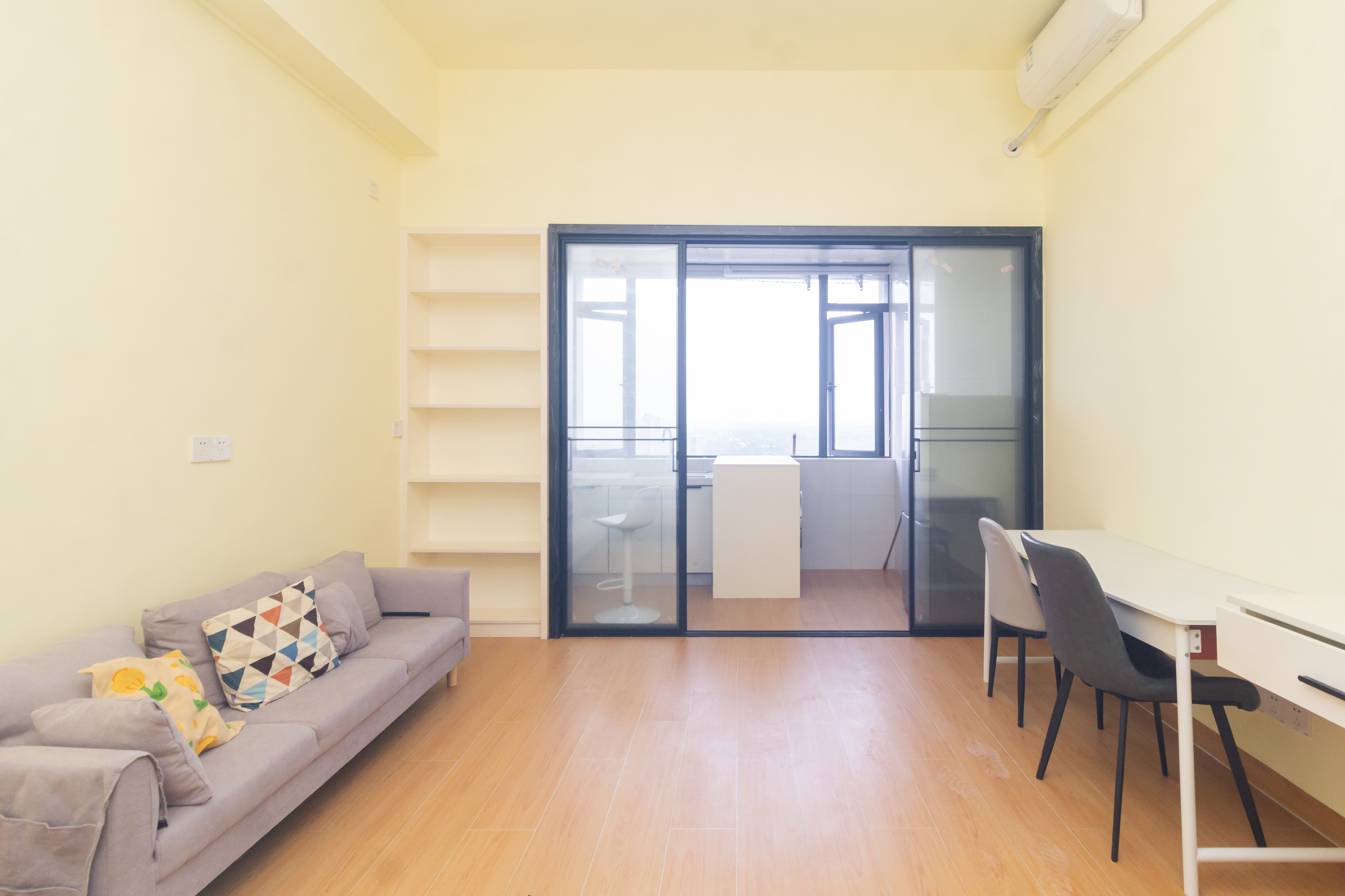 日盛湖湘花苑  1室1厅1卫    26.0万 日盛湖湘花苑  1室1厅1卫    26.0万