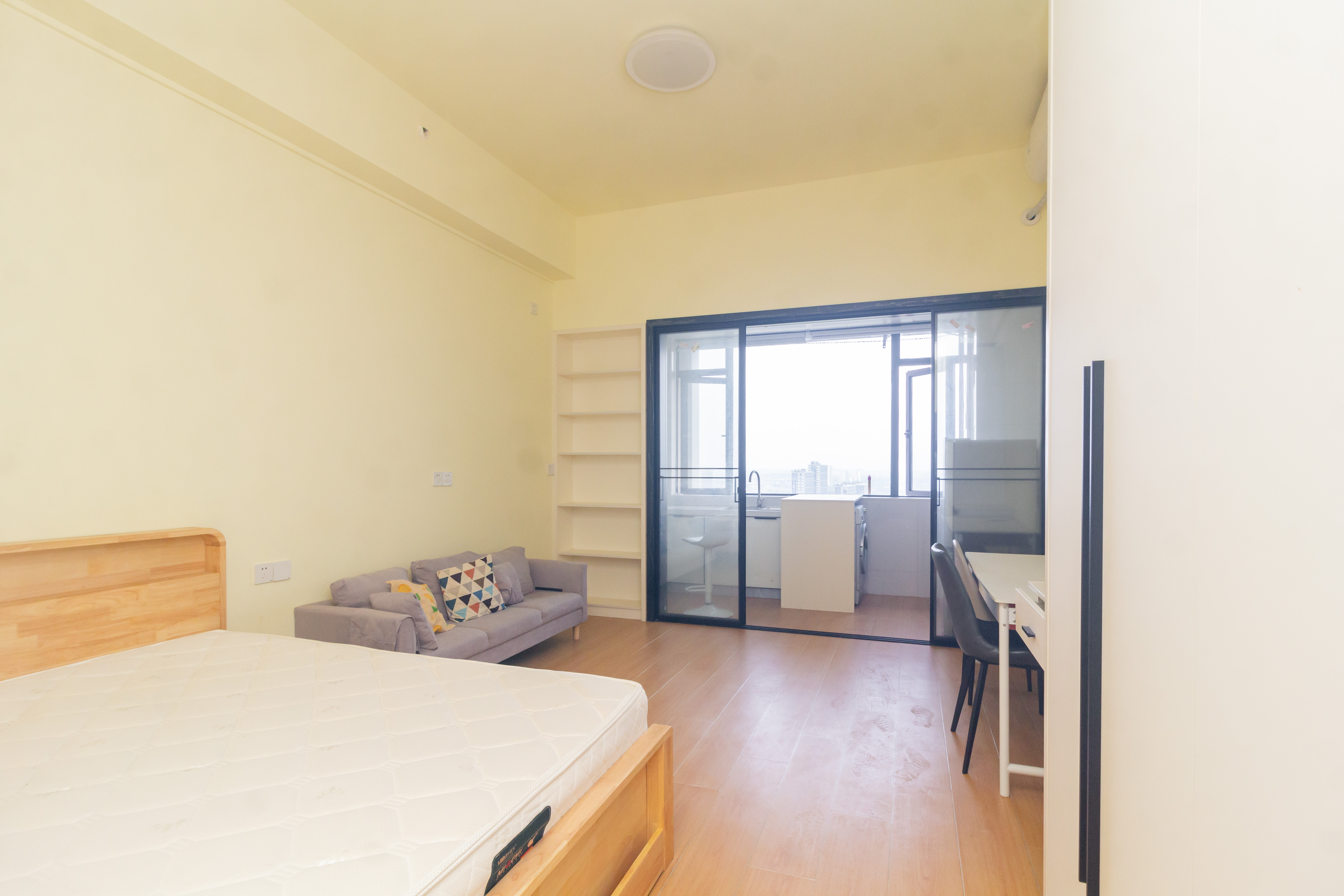 日盛湖湘花苑  1室1厅1卫    26.0万 日盛湖湘花苑  1室1厅1卫    26.0万客厅