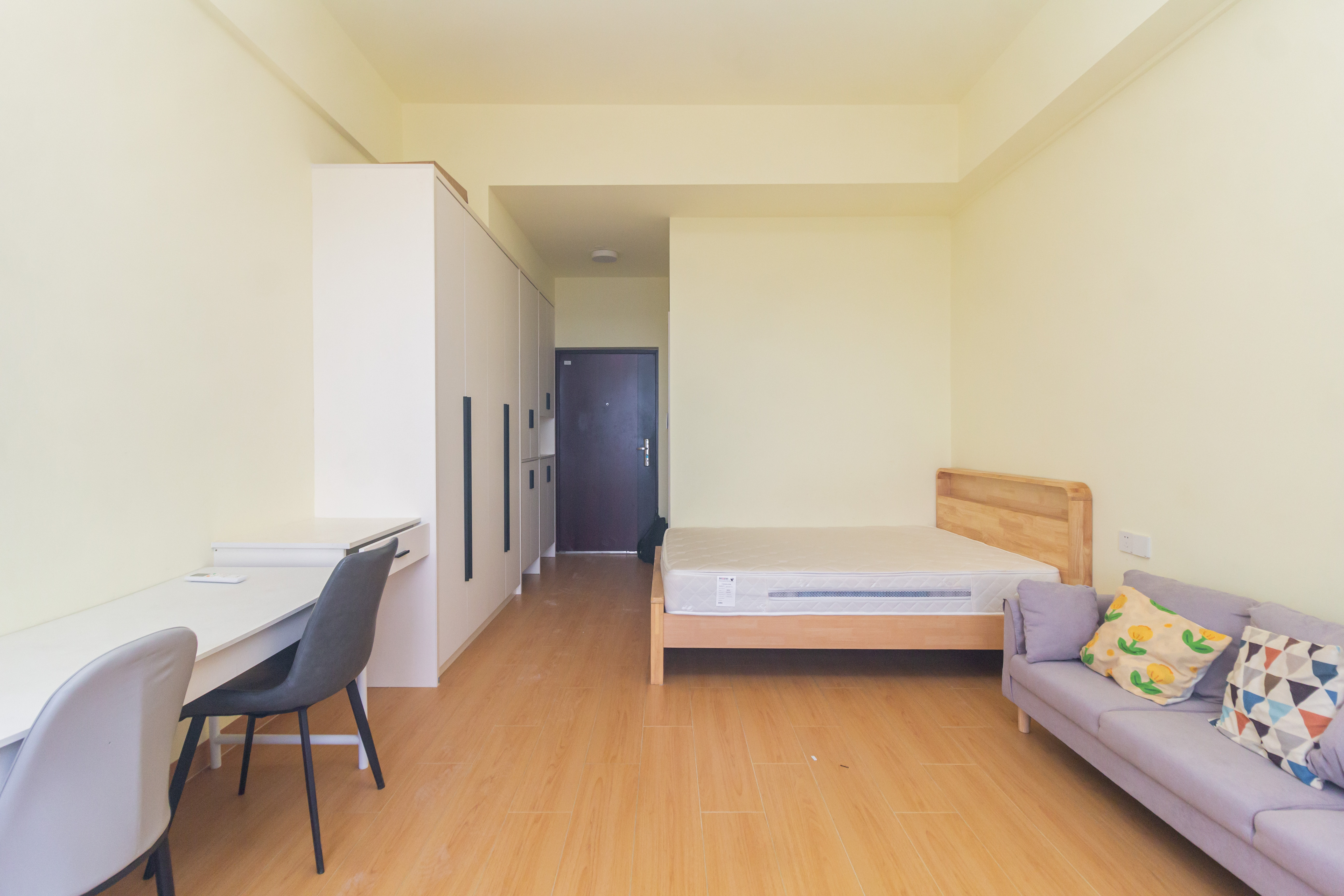 日盛湖湘花苑  1室1厅1卫    26.0万 日盛湖湘花苑  1室1厅1卫    26.0万客厅