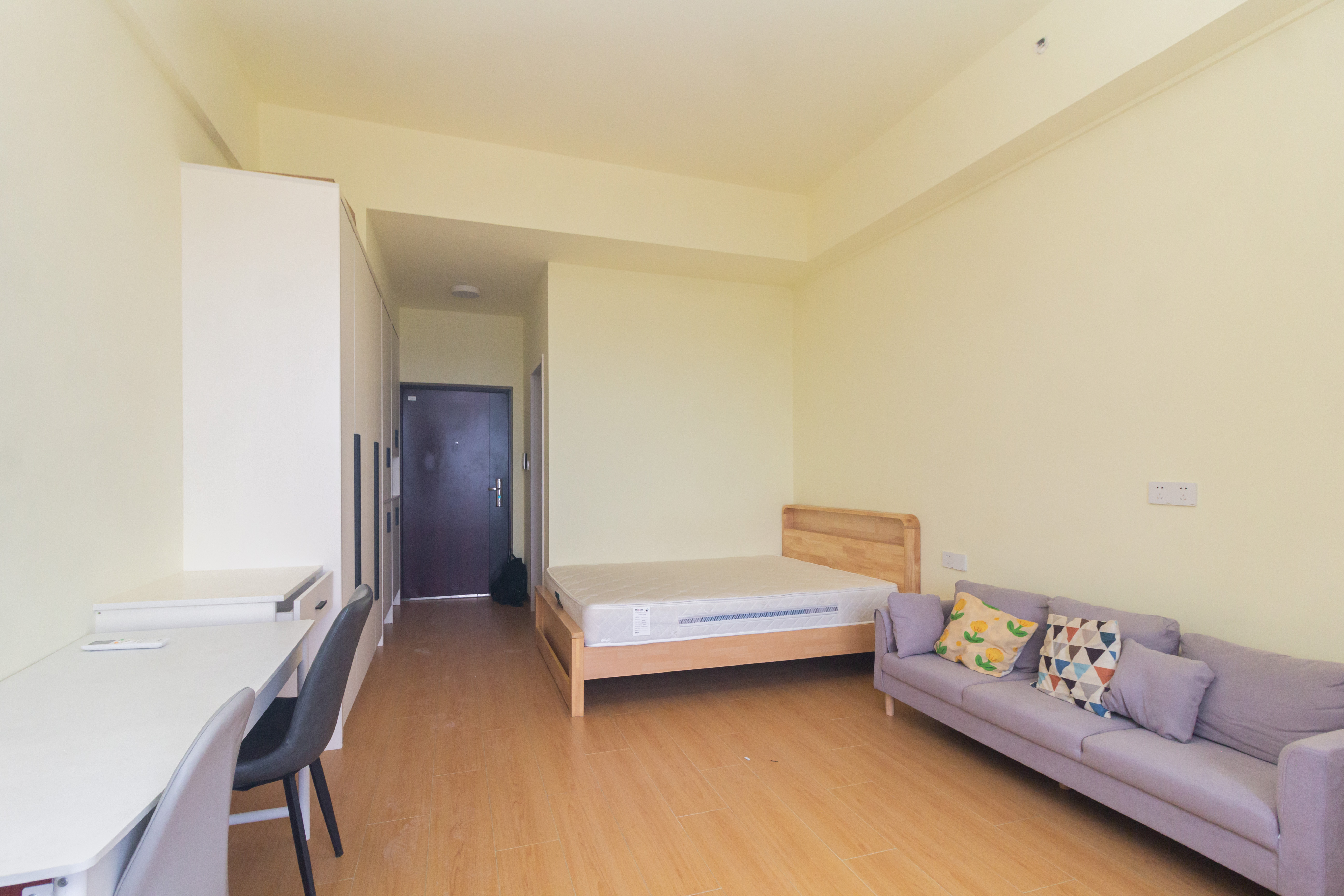 日盛湖湘花苑  1室1厅1卫    26.0万 日盛湖湘花苑  1室1厅1卫    26.0万客厅