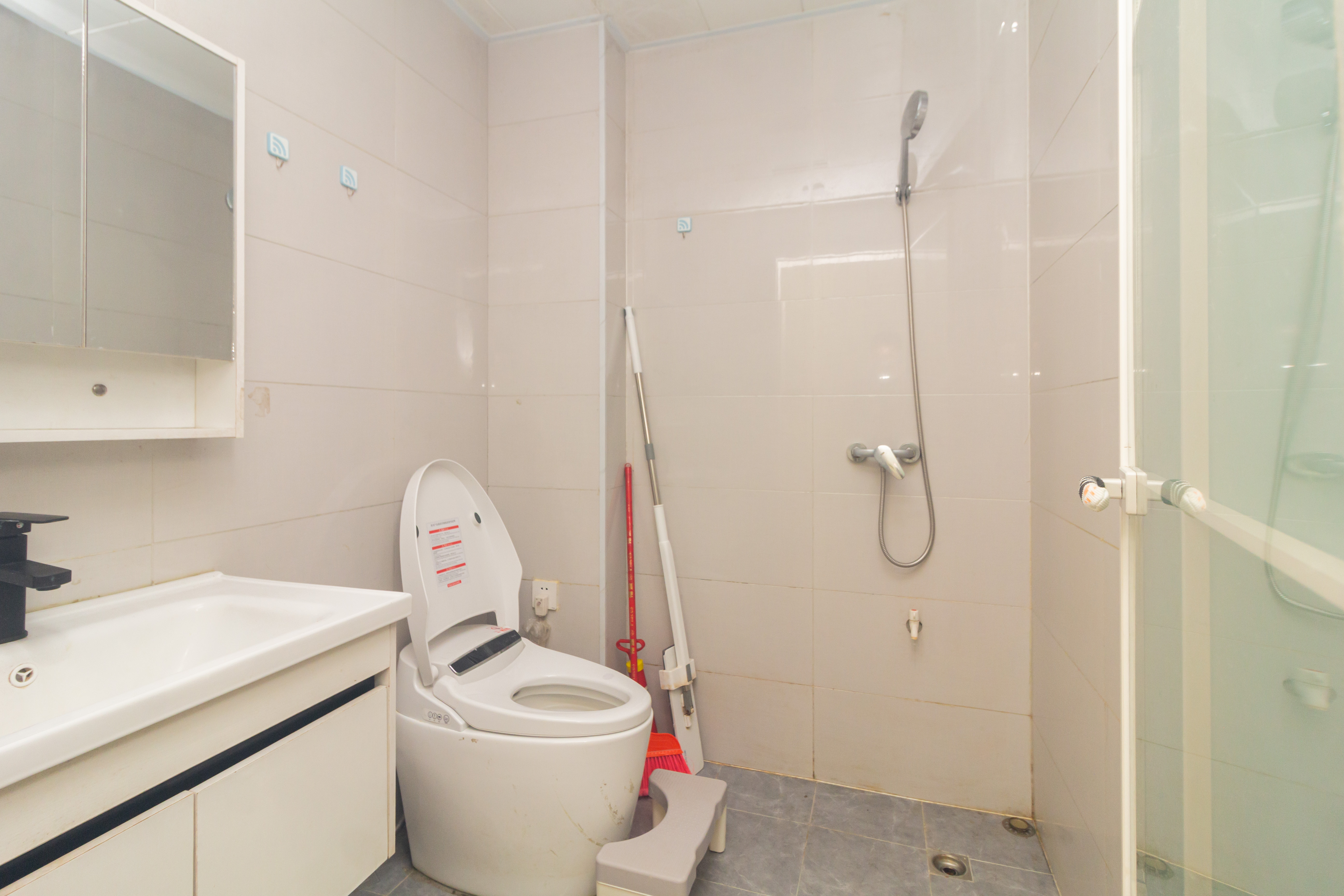 日盛湖湘花苑  1室1厅1卫    26.0万 日盛湖湘花苑  1室1厅1卫    26.0万卫生间