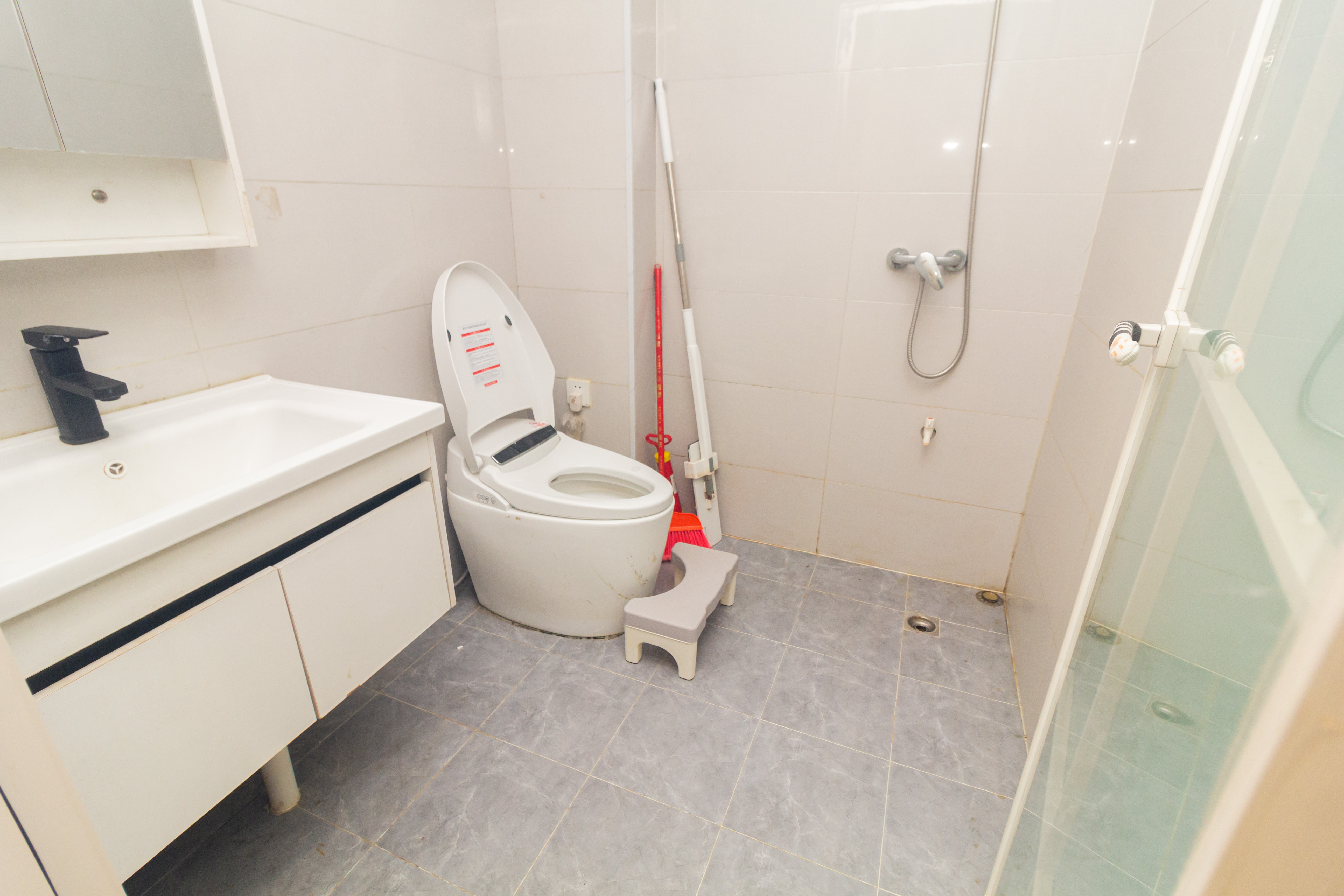 日盛湖湘花苑  1室1厅1卫    26.0万 日盛湖湘花苑  1室1厅1卫    26.0万卫生间