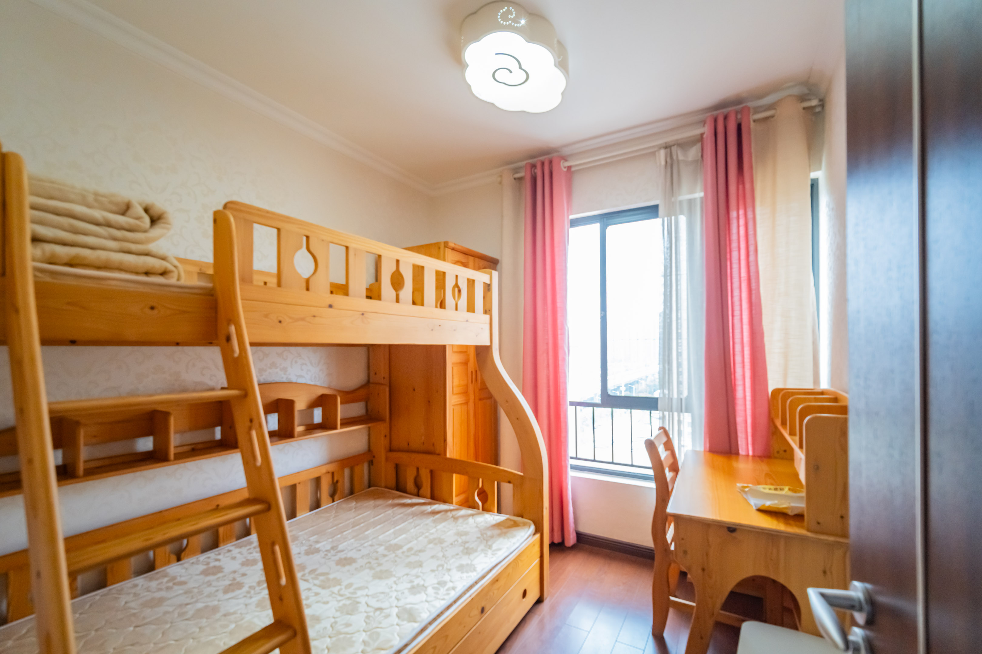 万科金域华府三四期  1室2厅1卫    98.0万卧室