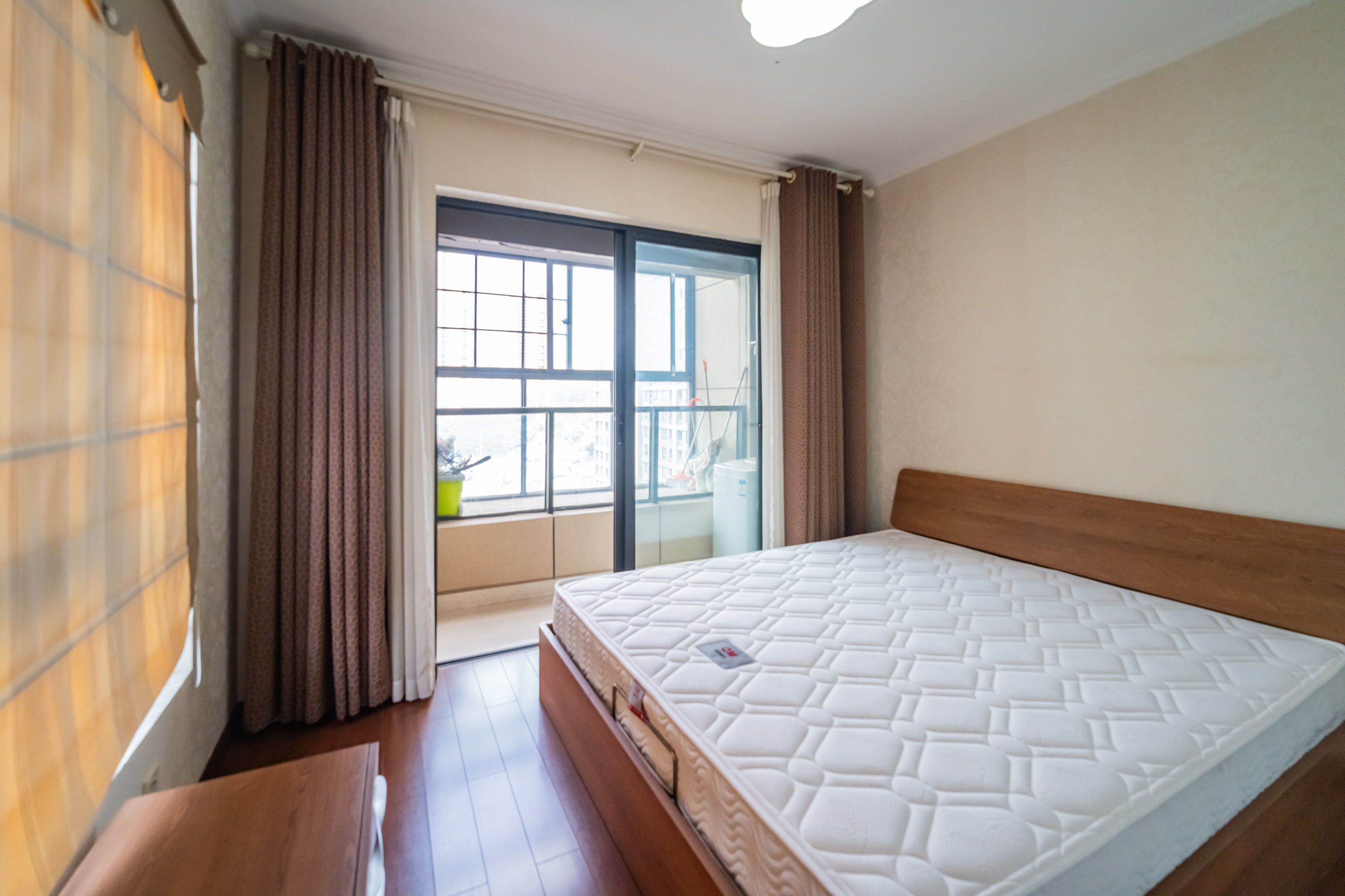 万科金域华府三四期  1室2厅1卫    98.0万卧室