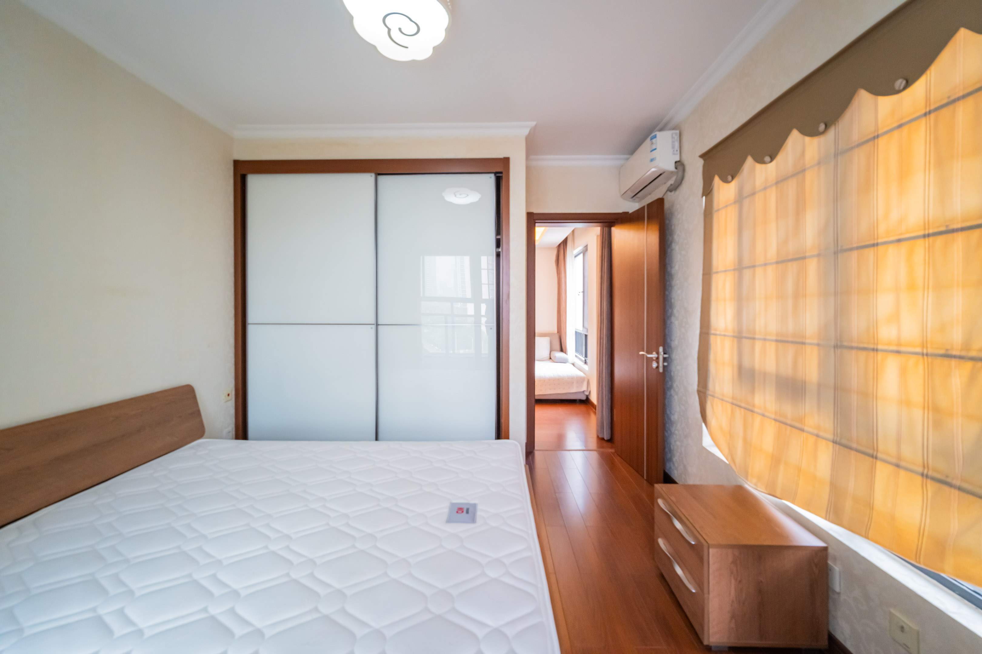 万科金域华府三四期  1室2厅1卫    98.0万卧室