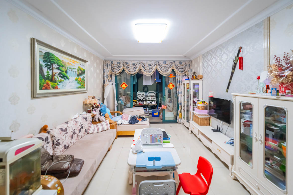 恒大绿洲 3室2厅2卫 185.00万 恒大绿洲 3室2厅2卫 185.00万客厅