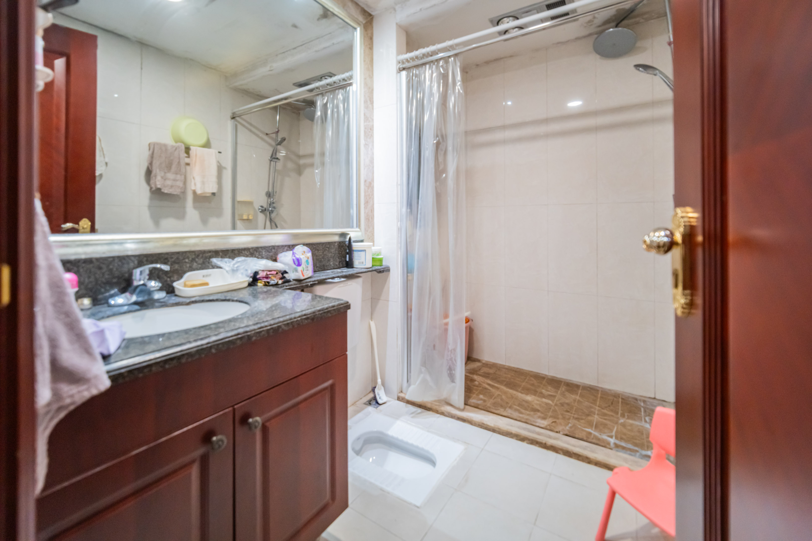 恒大绿洲 3室2厅2卫 185.00万 恒大绿洲 3室2厅2卫 185.00万卫生间