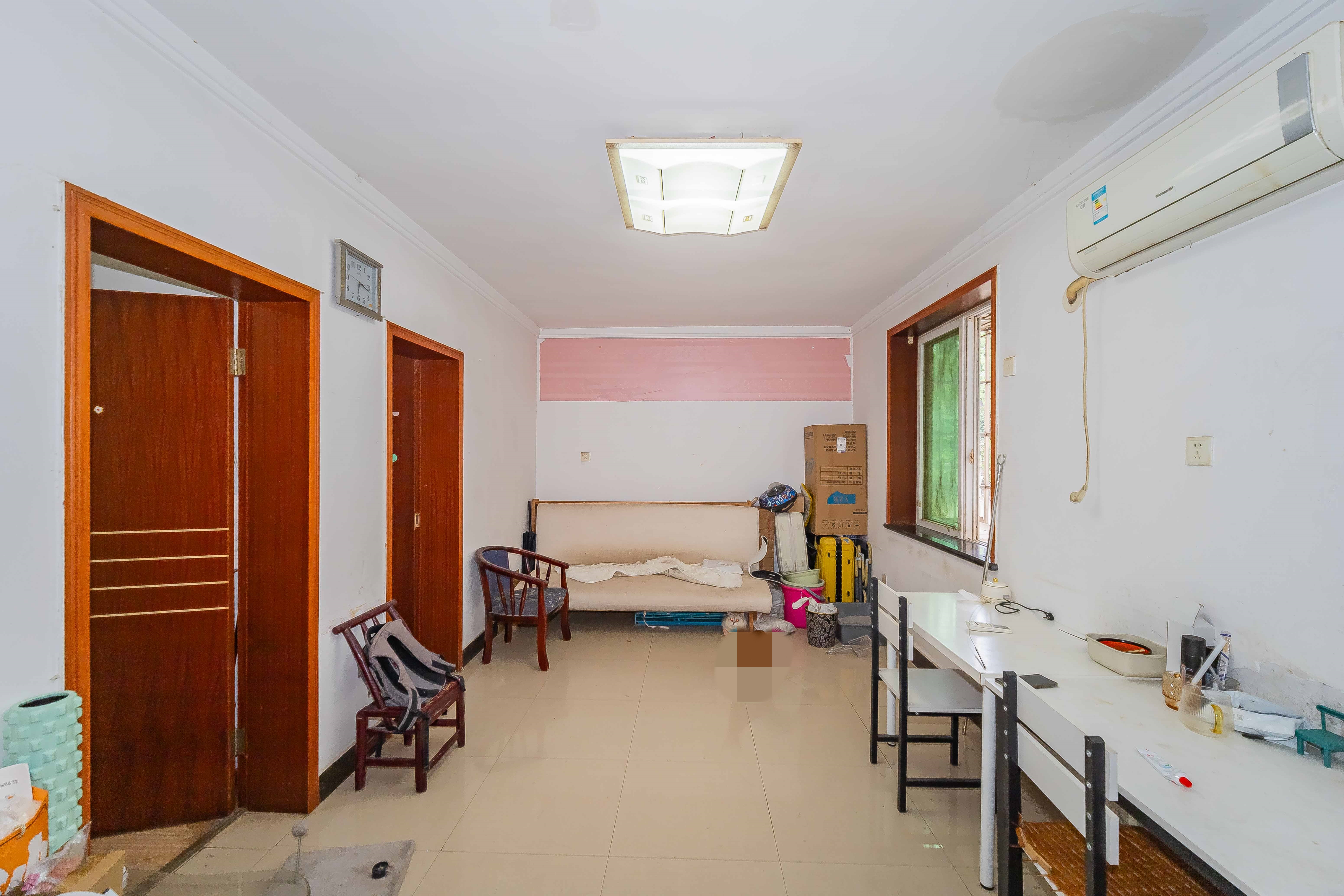 向东南社区 2室1厅1卫 30.9万 向东南社区 2室1厅1卫 30.9万客厅