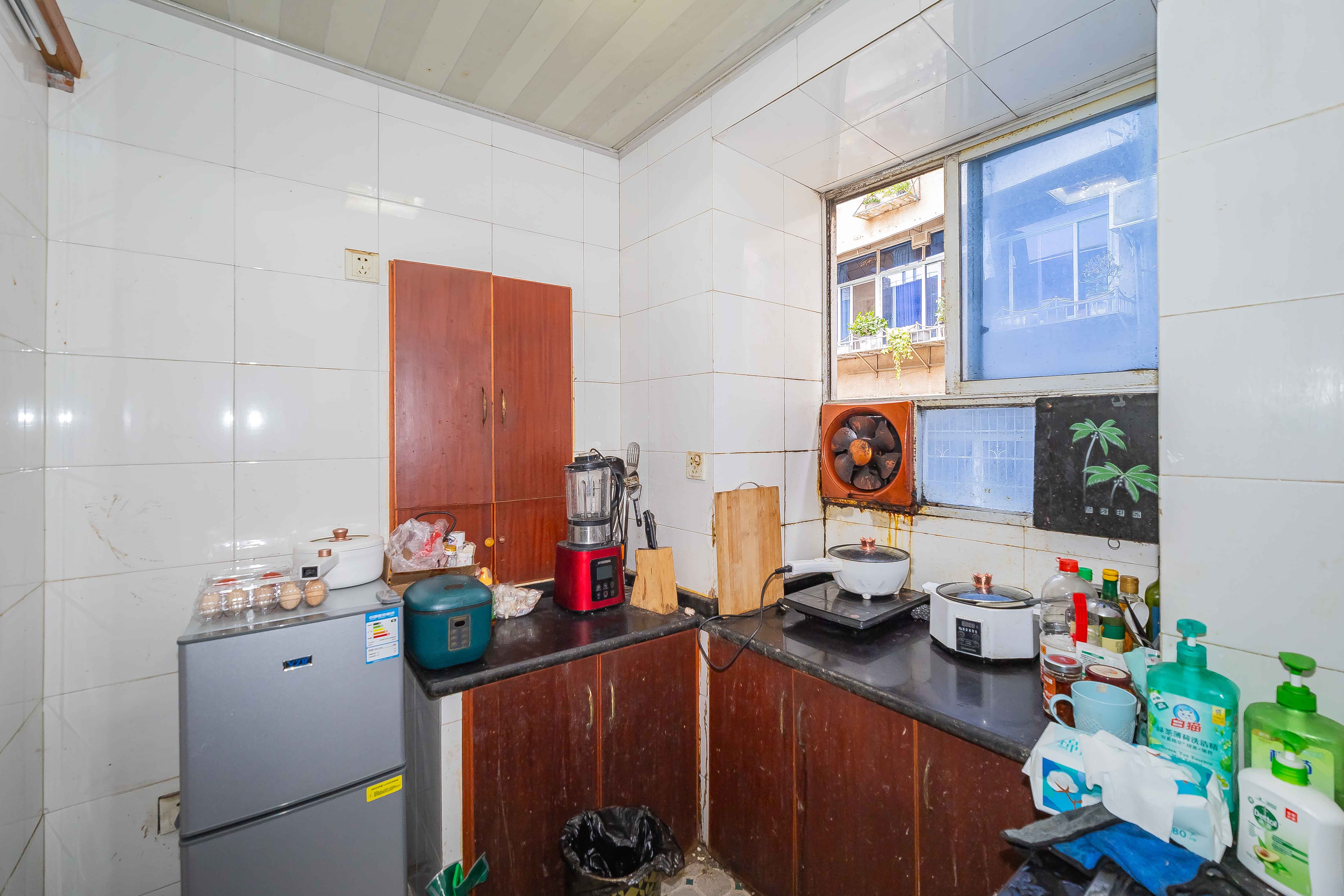 向东南社区 2室1厅1卫 30.9万 向东南社区 2室1厅1卫 30.9万厨房