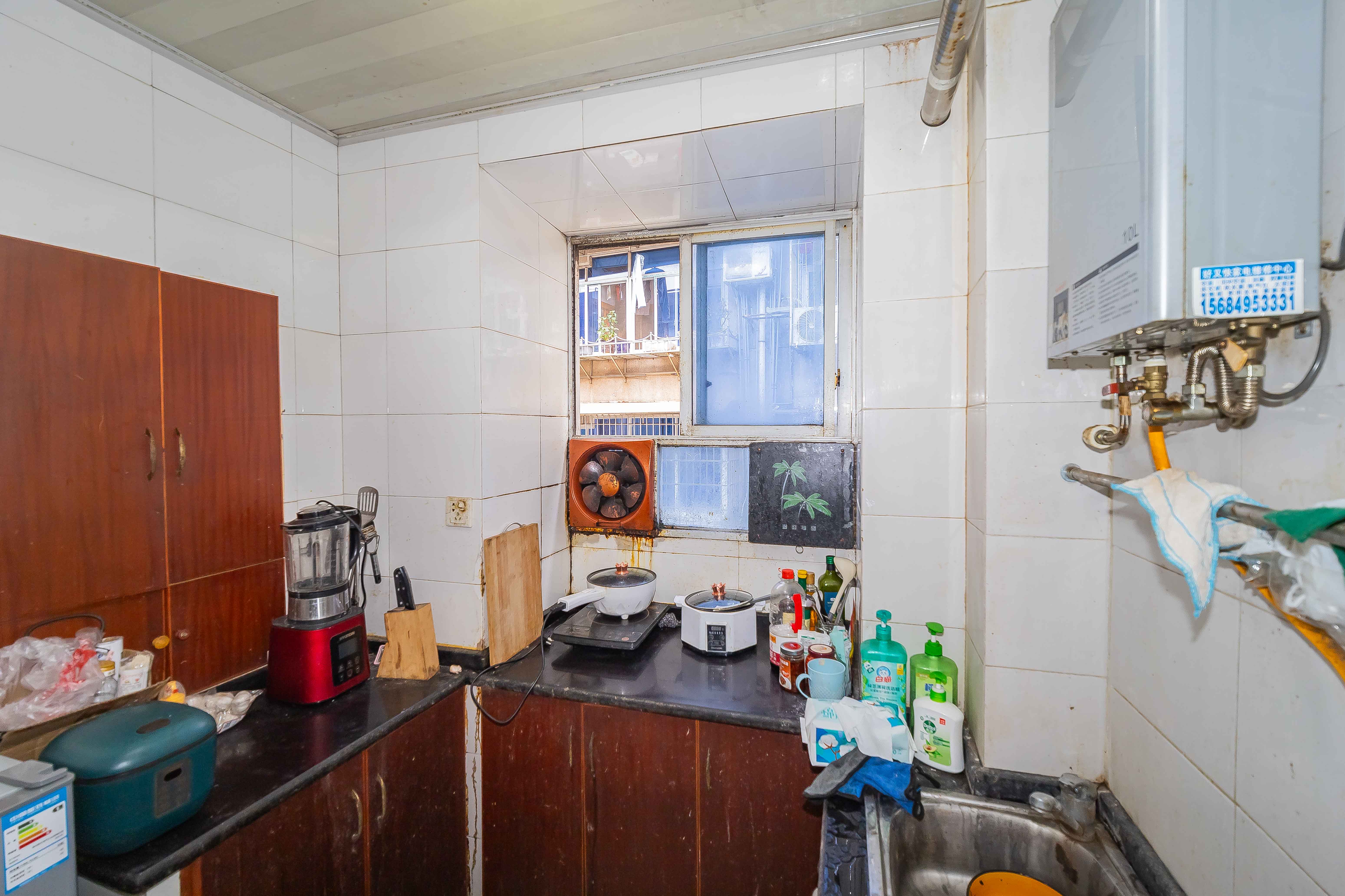 向东南社区 2室1厅1卫 30.9万 向东南社区 2室1厅1卫 30.9万厨房