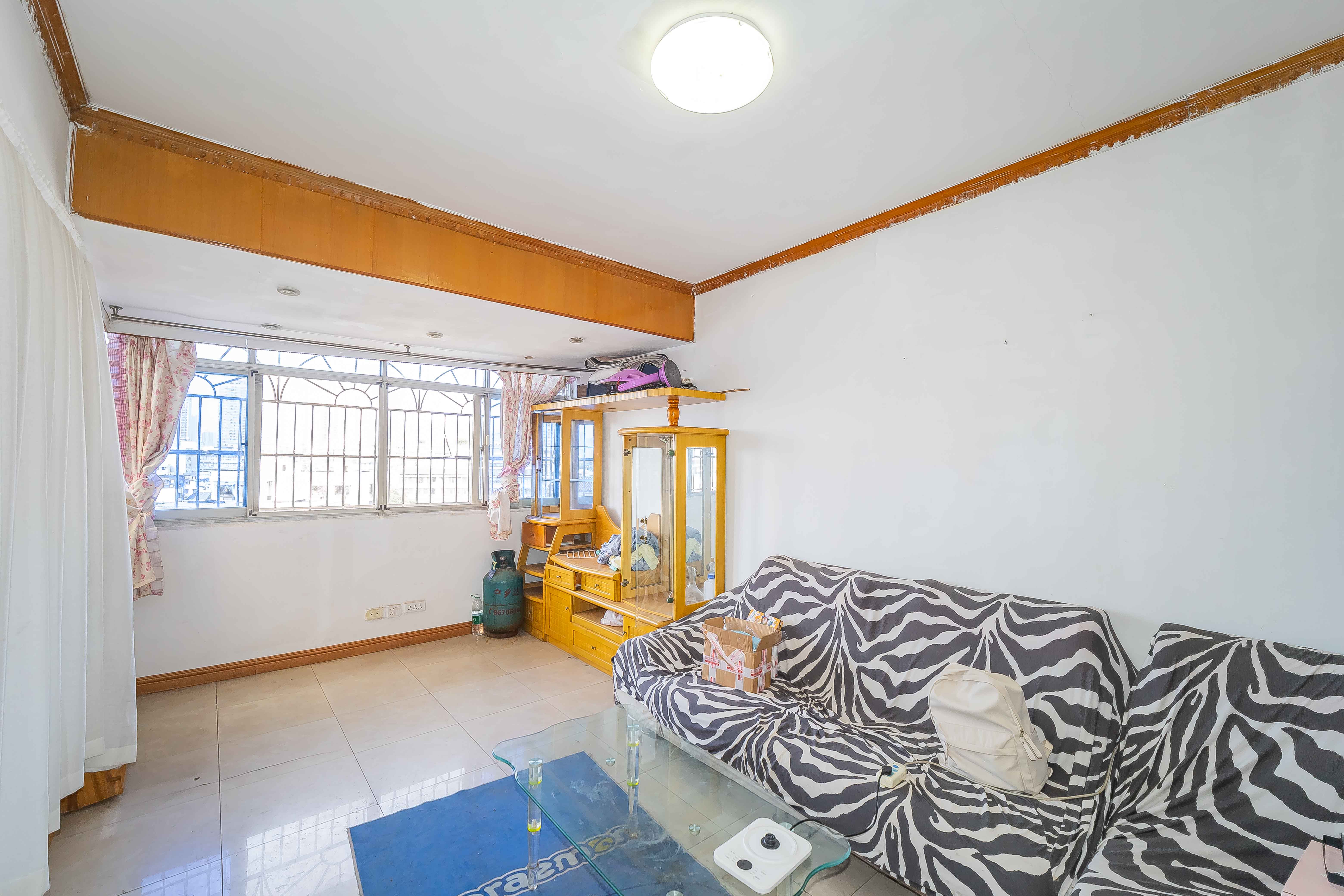 西湖新村  2室1厅1卫   42.80万客厅