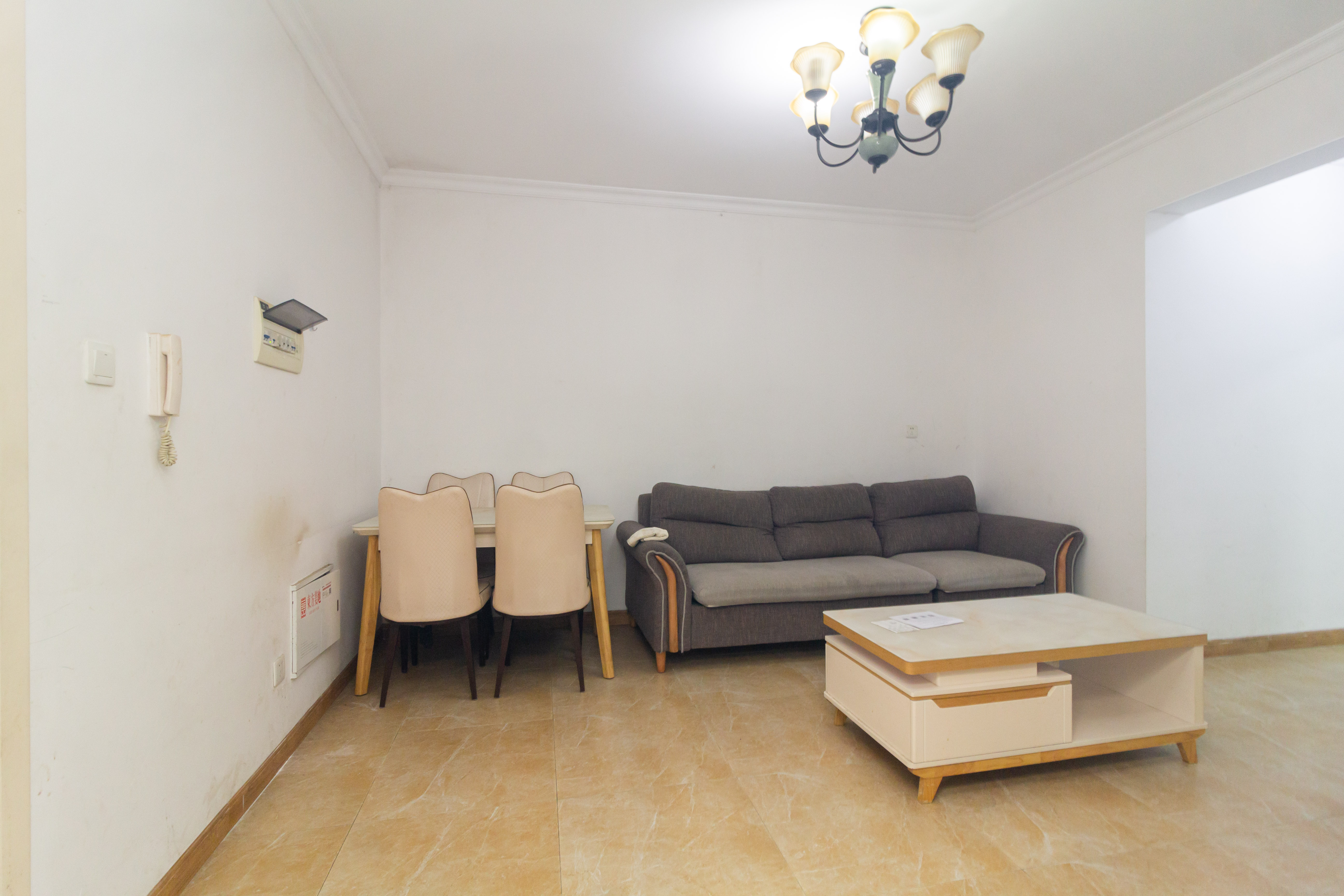 东方美地 2室2厅1卫 48.8万 东方美地 2室2厅1卫 48.8万客厅