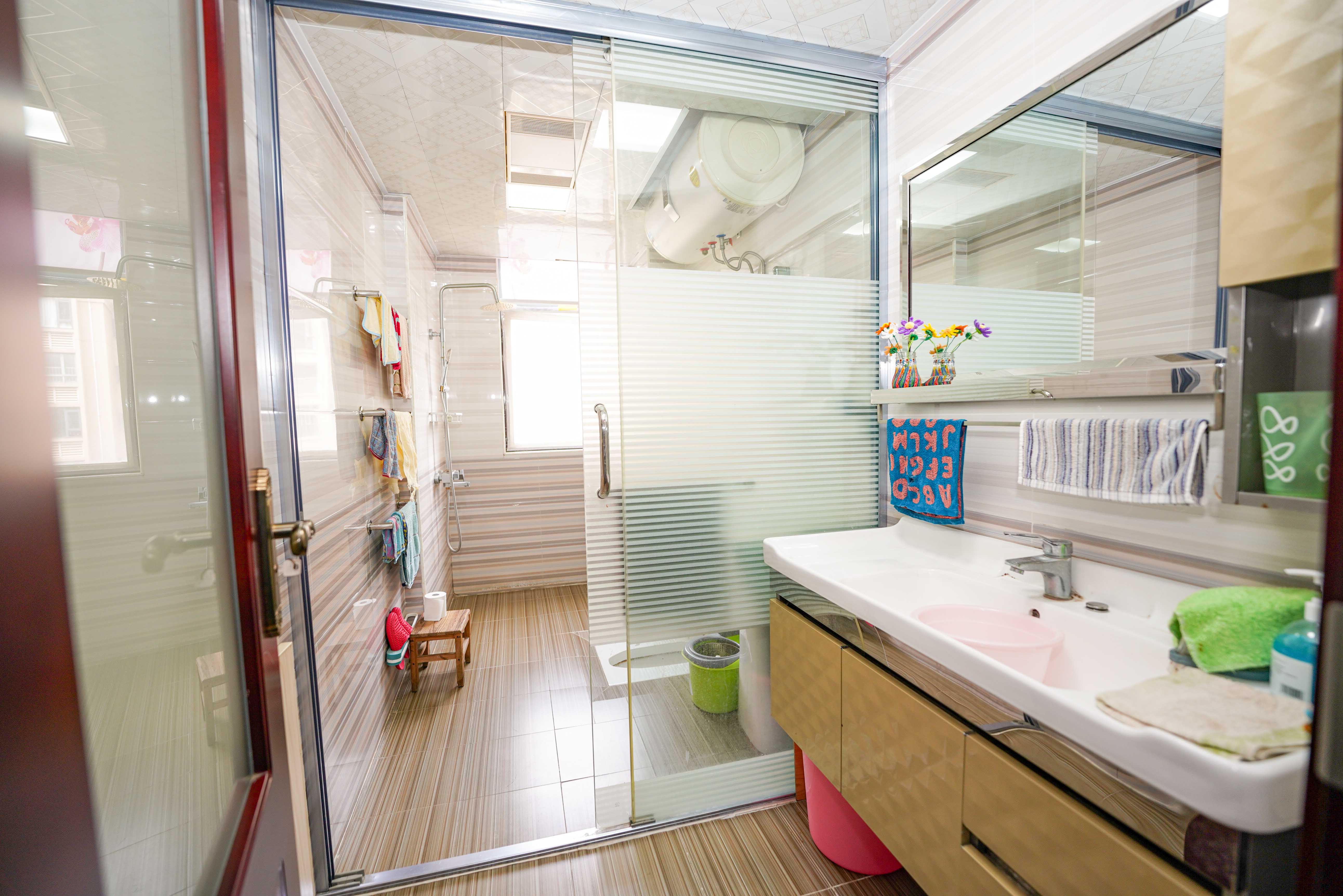 和美星城  4室2厅2卫    126.0万其他