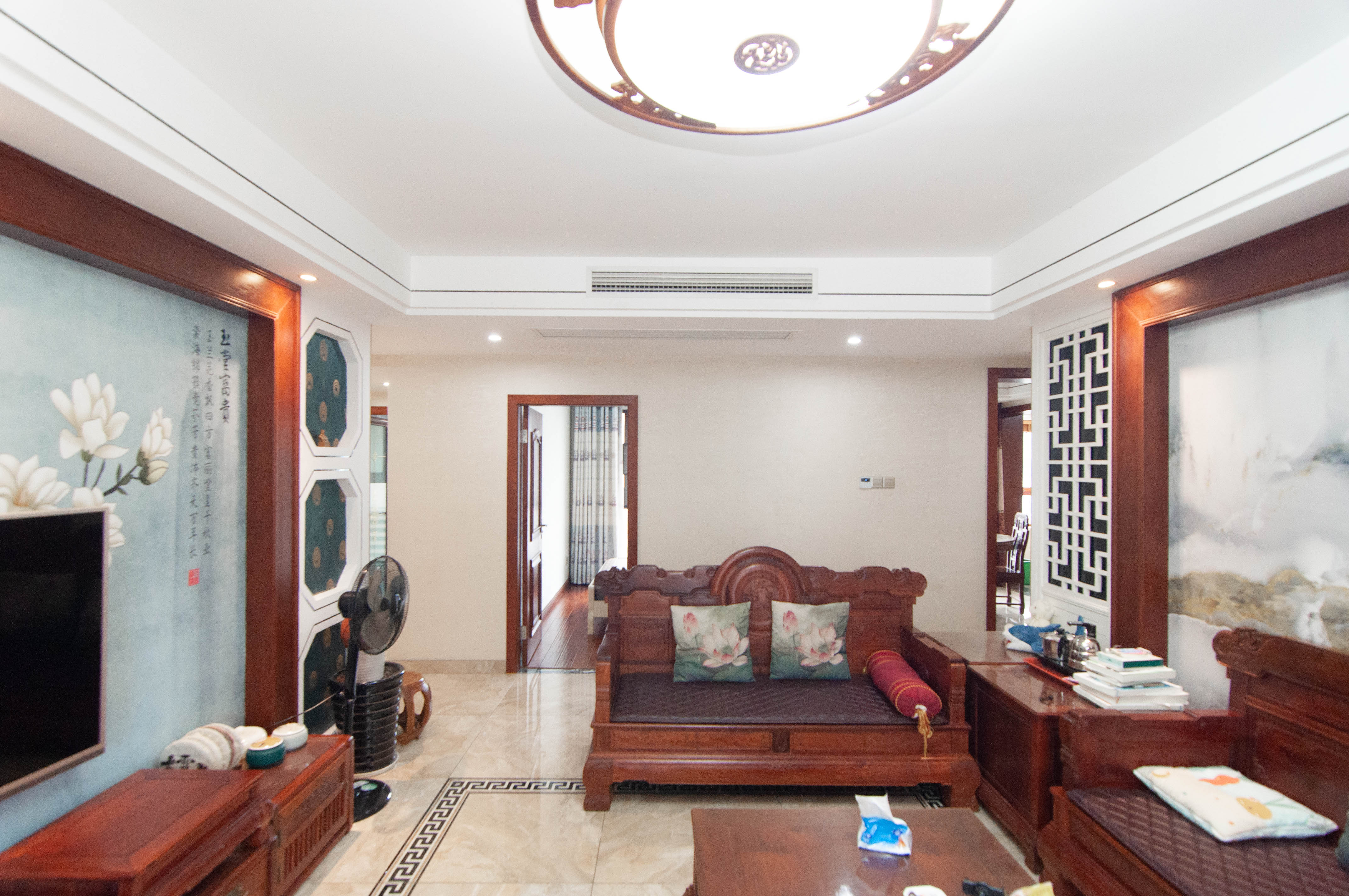 中海梅溪湖壹号 4室2厅2卫 289.0万 中海梅溪湖壹号 4室2厅2卫 289.0万客厅