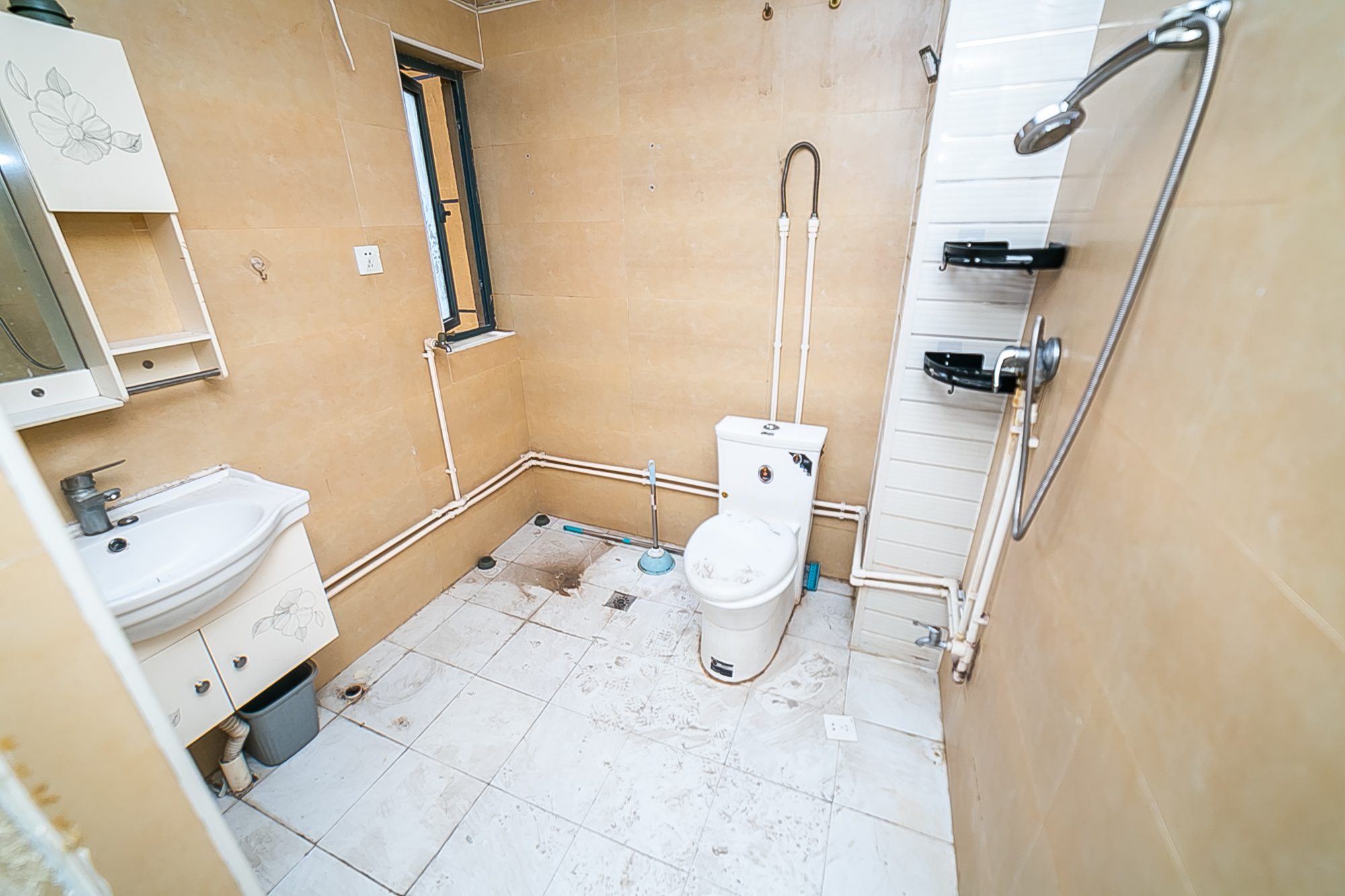 荣盛花语书苑 3室2厅2卫 85.0万 荣盛花语书苑 3室2厅2卫 85.0万卫生间