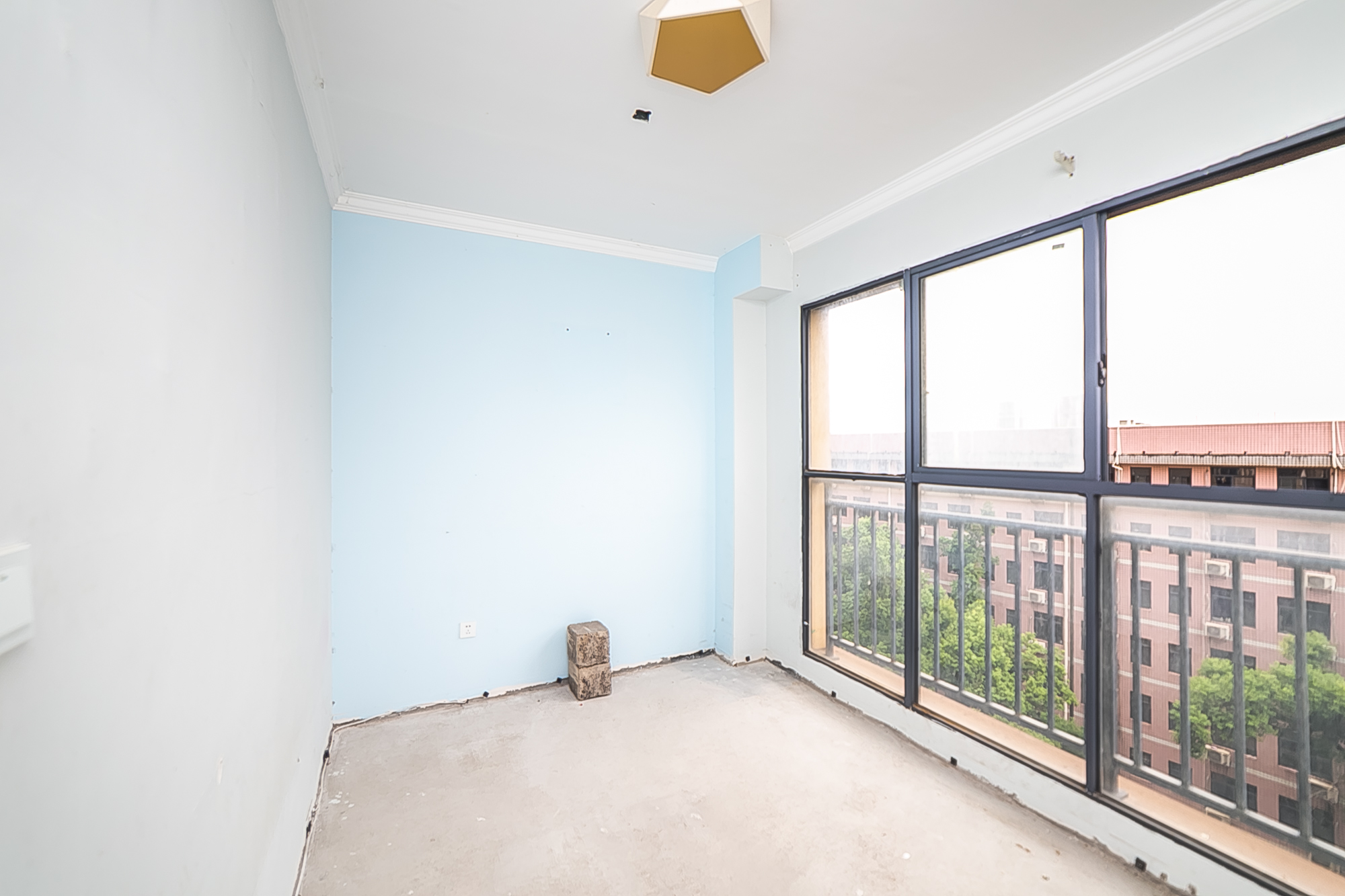 荣盛花语书苑 3室2厅2卫 85.0万 荣盛花语书苑 3室2厅2卫 85.0万卧室