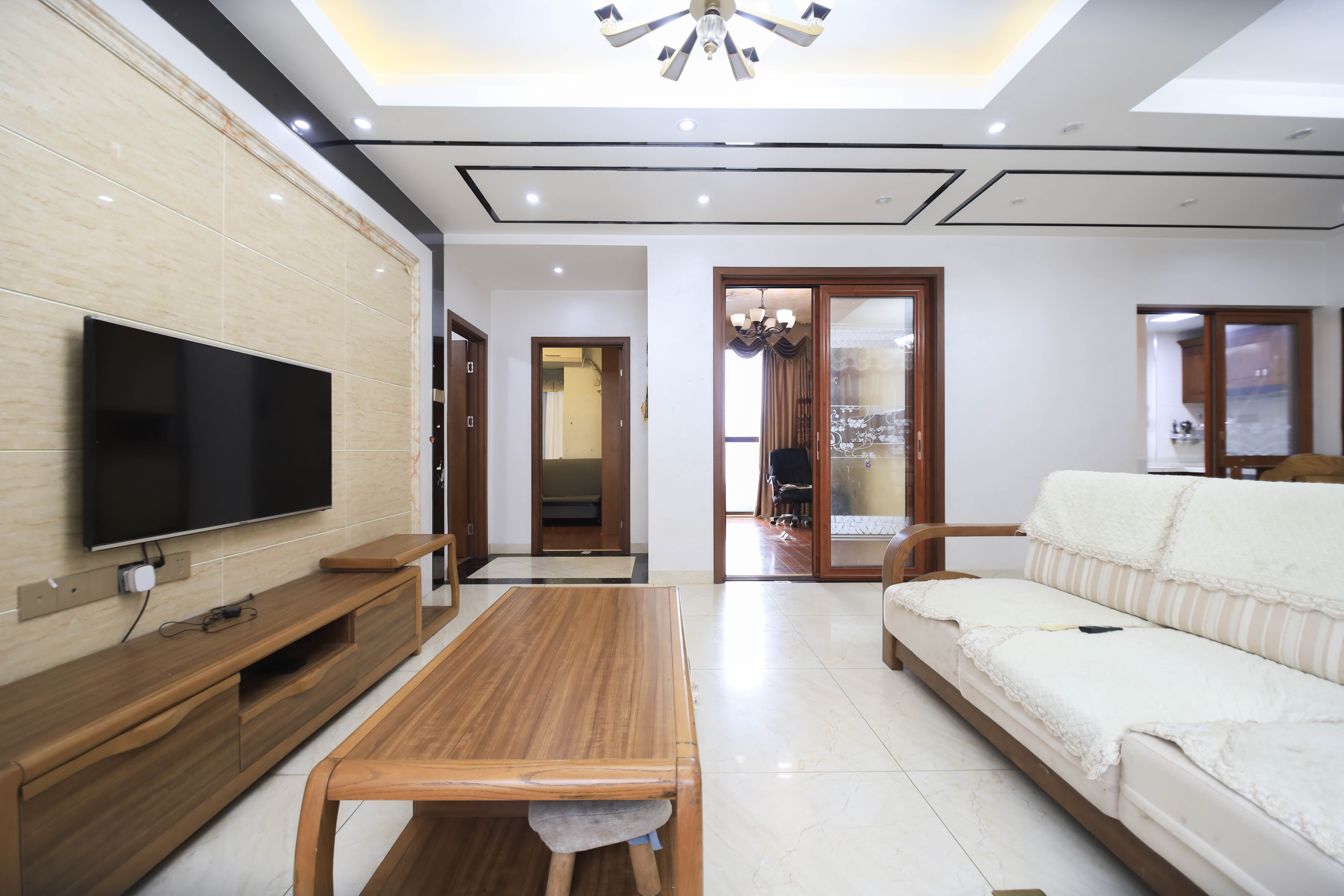 湘府十城（汇财御景湾新寓,汇财国际）  3室2厅1卫    66.8万客厅