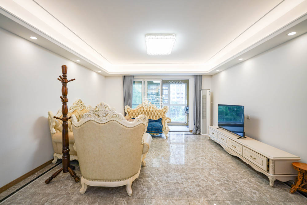 金地铂悦  4室2厅2卫    130.0万