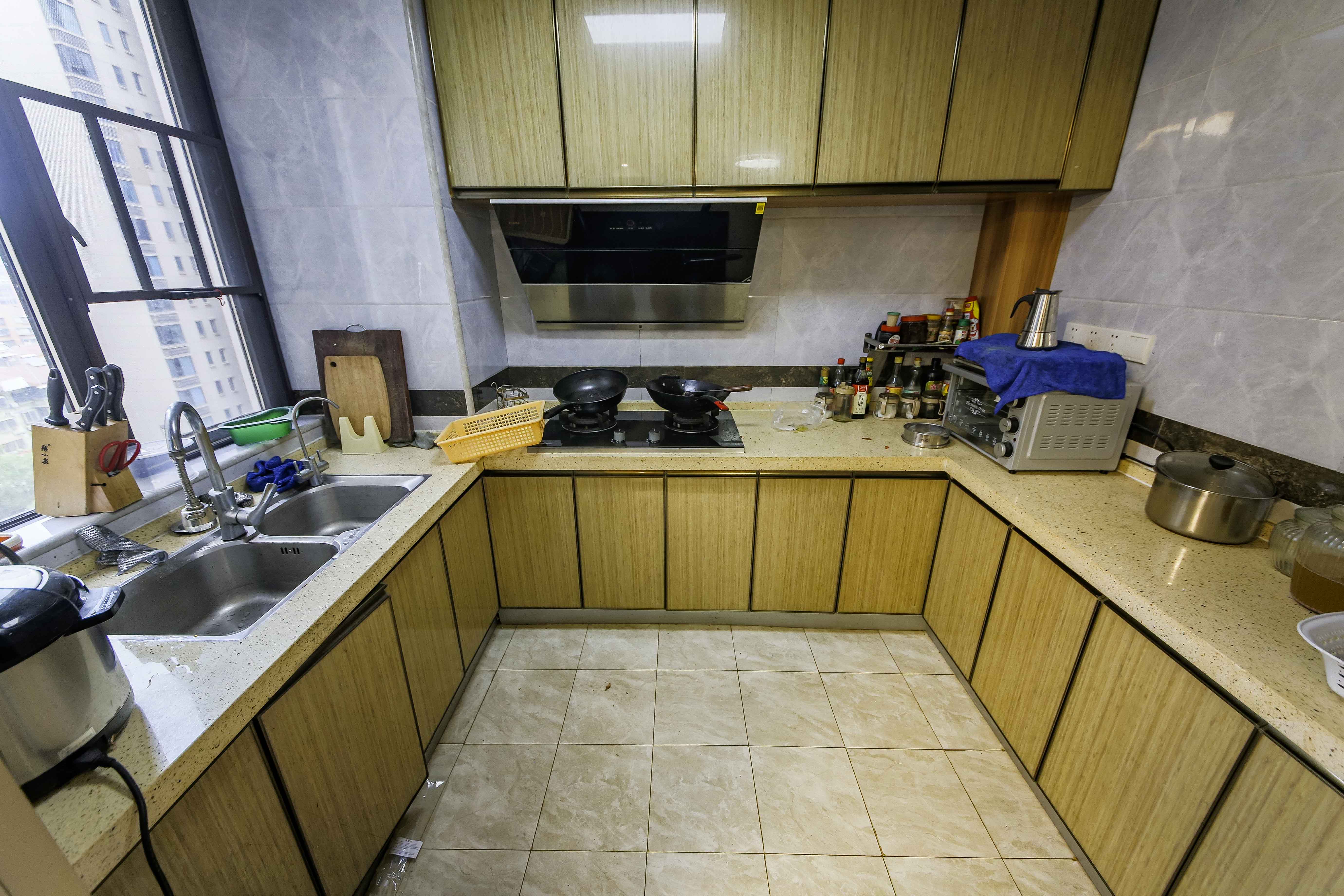 新新花园 4室2厅2卫 128.0万 新新花园 4室2厅2卫 128.0万厨房