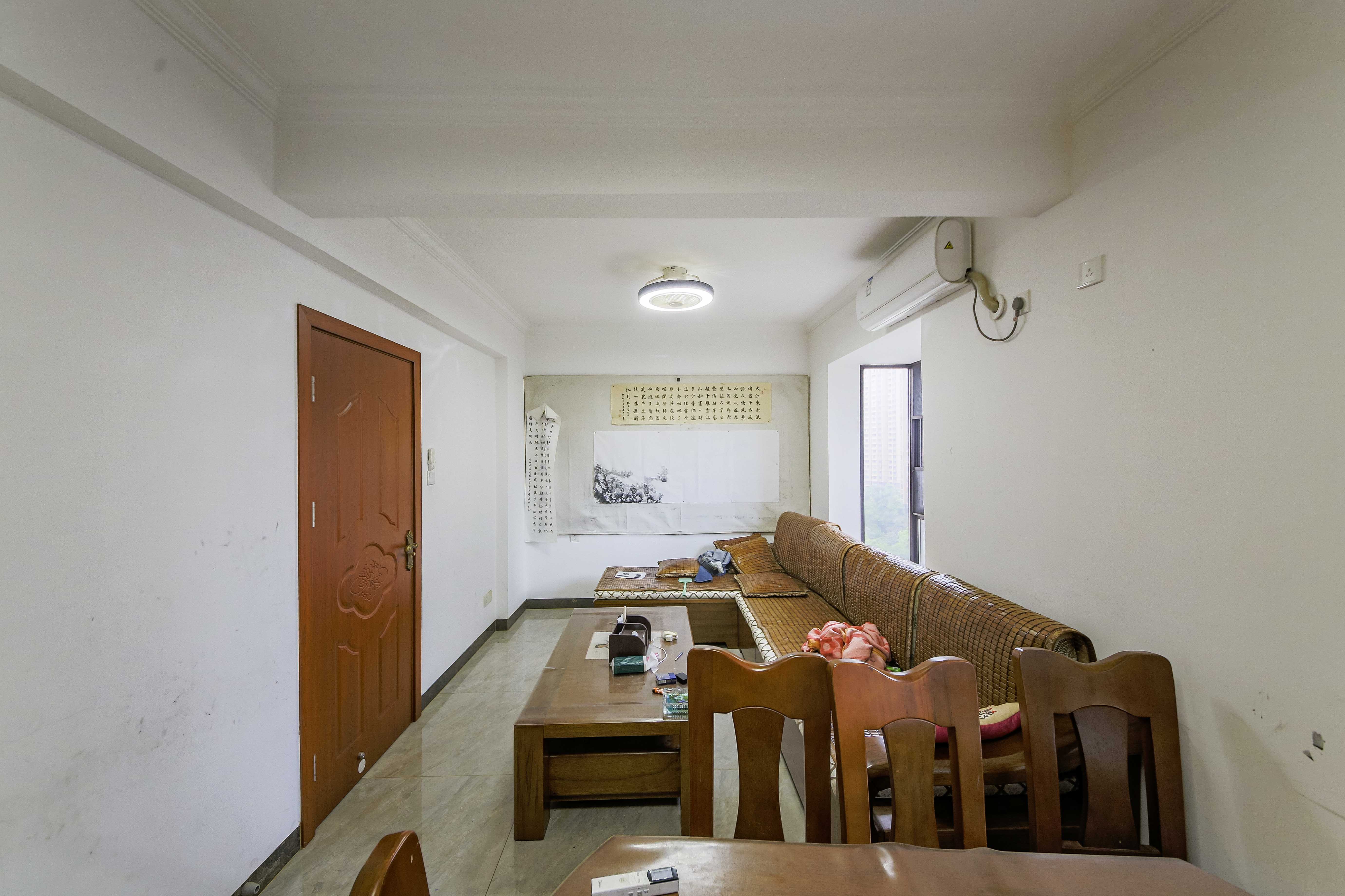 新新花园 4室2厅2卫 128.0万 新新花园 4室2厅2卫 128.0万卧室