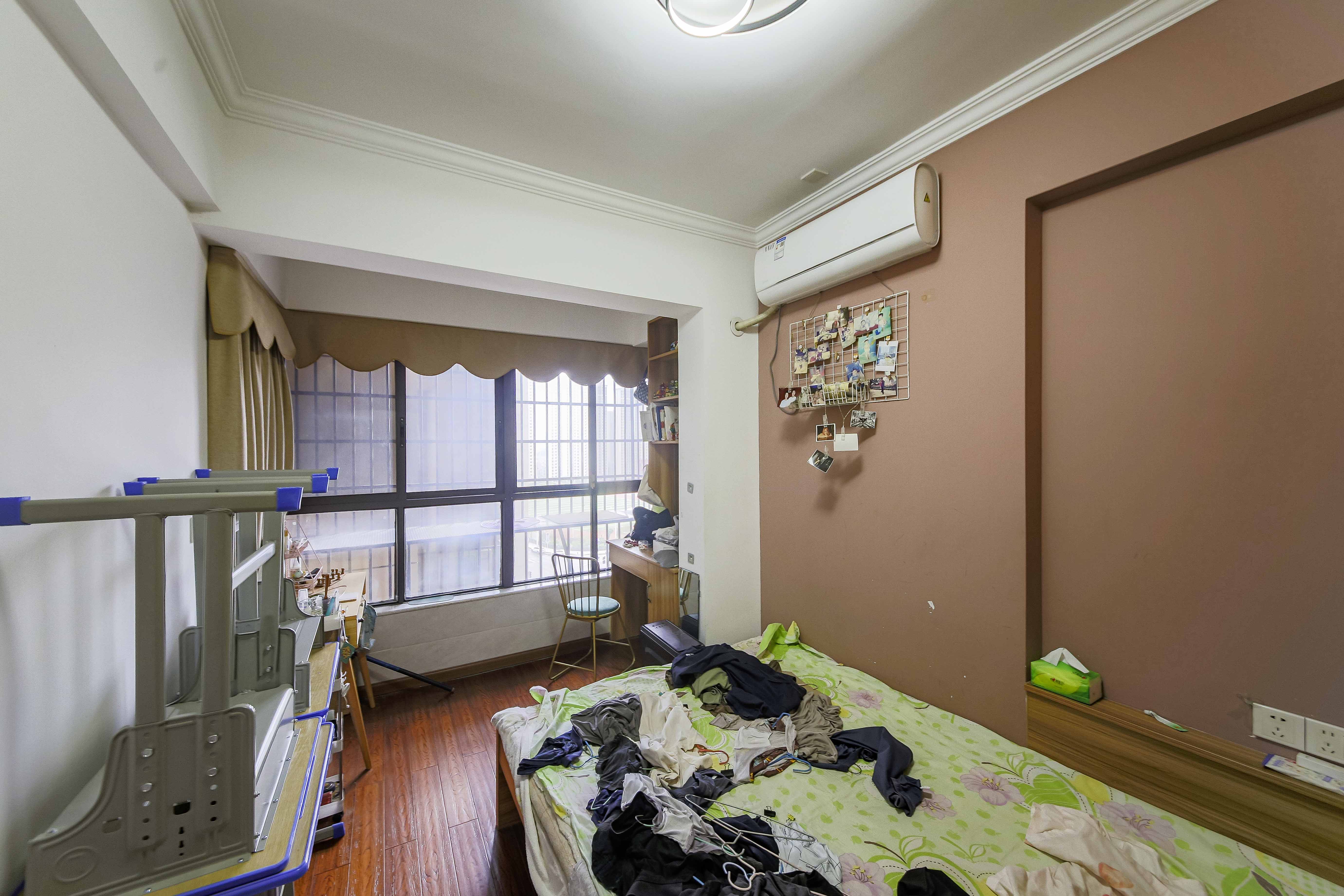 新新花园 4室2厅2卫 128.0万 新新花园 4室2厅2卫 128.0万卧室