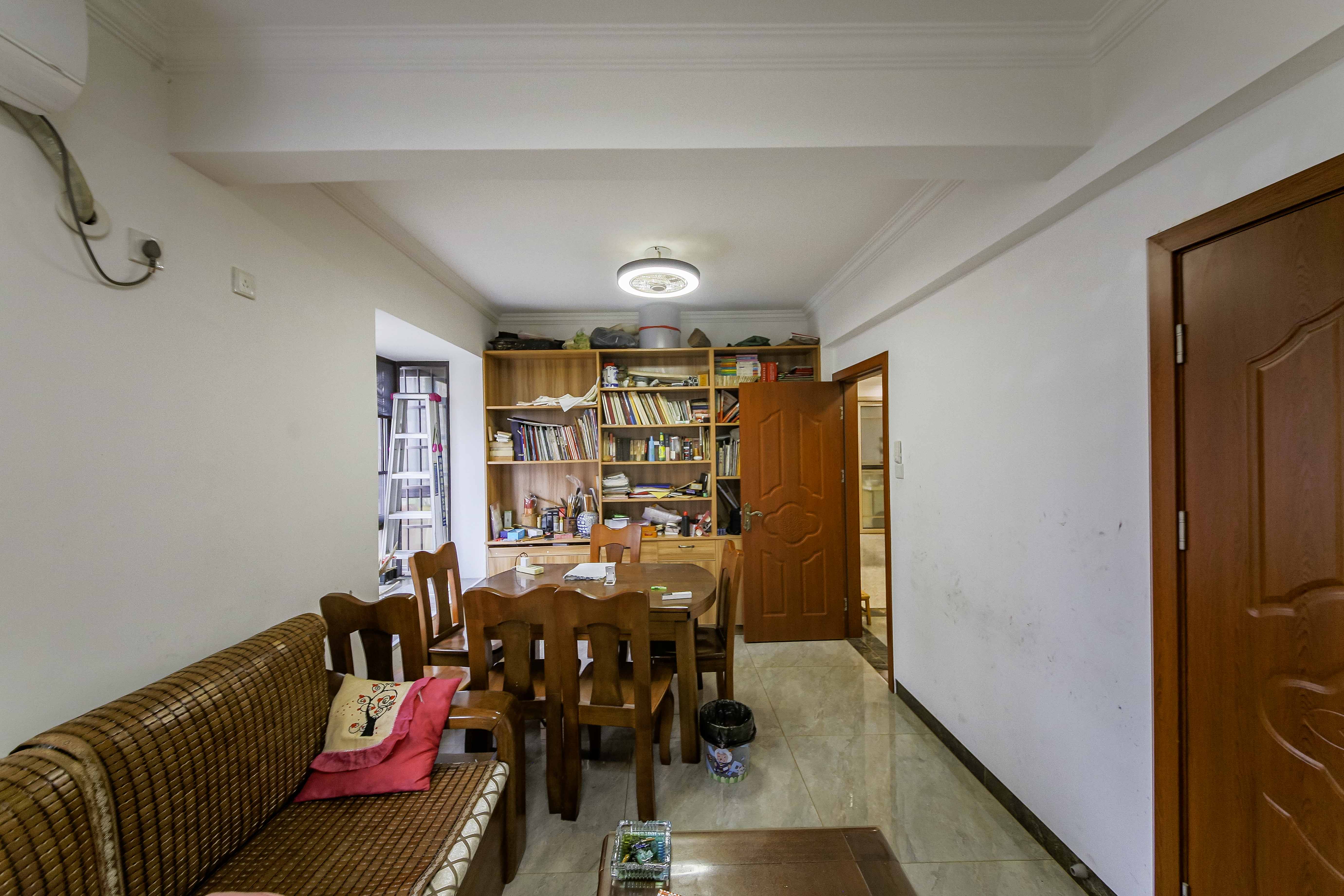 新新花园 4室2厅2卫 128.0万 新新花园 4室2厅2卫 128.0万卧室